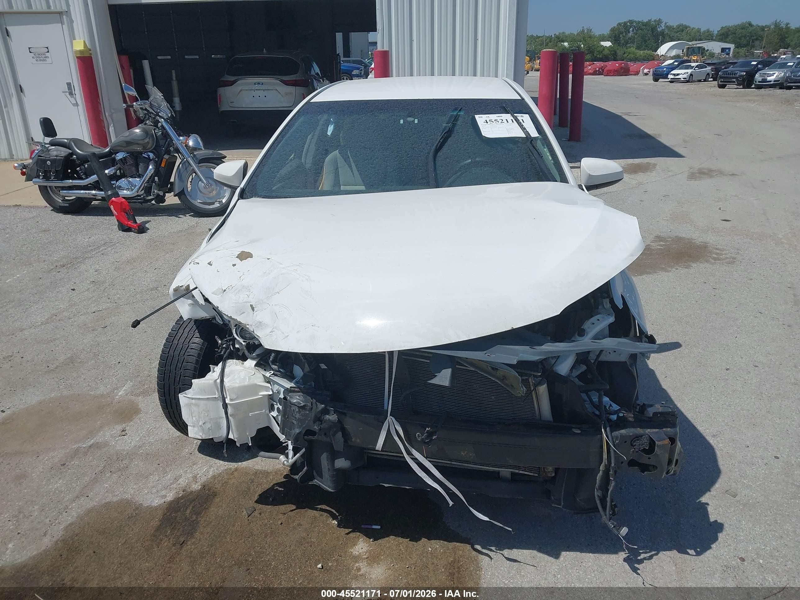 2015 Toyota Camry Le White vin: 4T1BF1FK5FU930270
