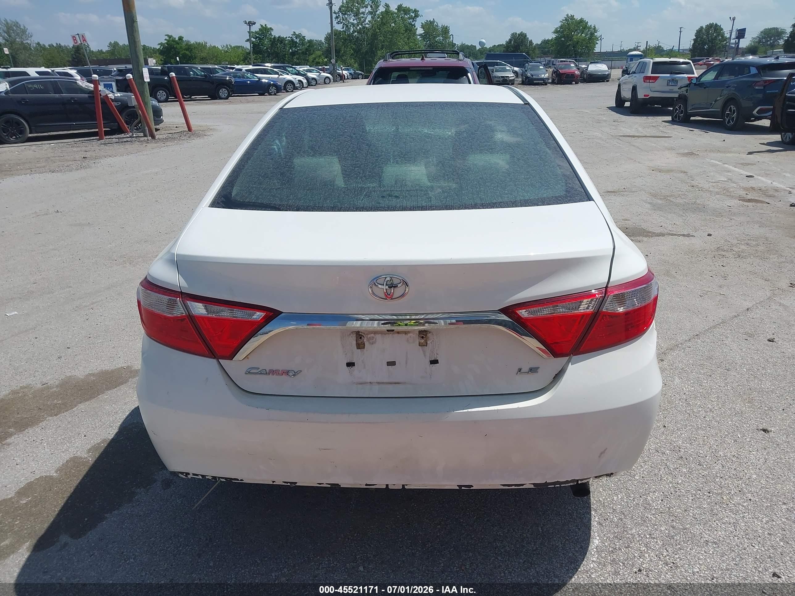 2015 Toyota Camry Le White vin: 4T1BF1FK5FU930270