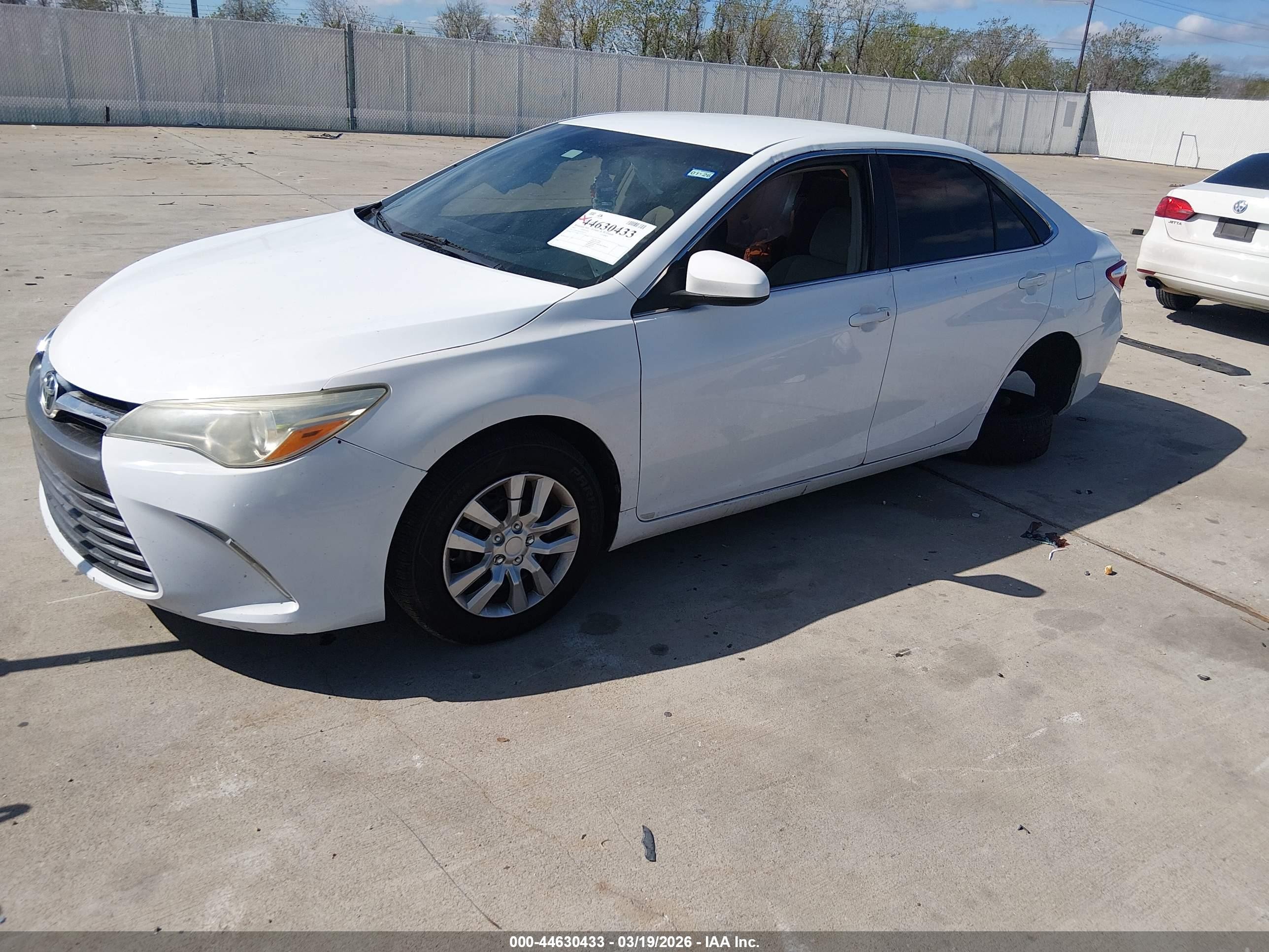 2015 Toyota Camry Le Белый vin: 4T1BF1FK5FU931757