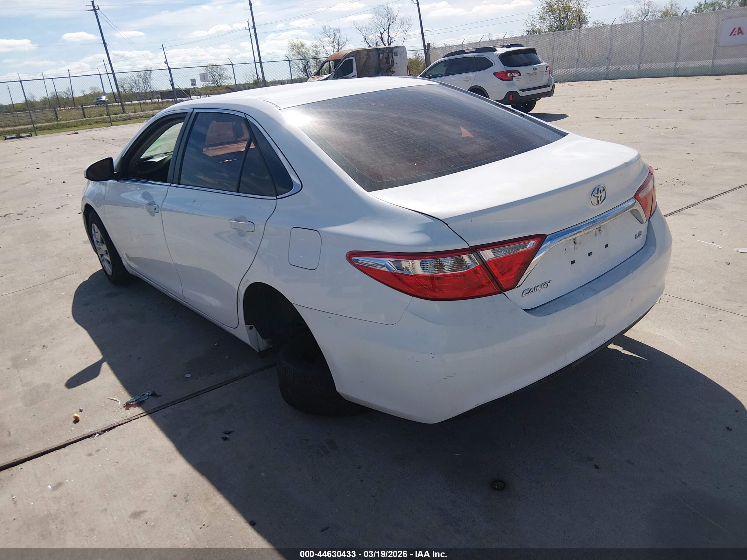 2015 Toyota Camry Le Белый vin: 4T1BF1FK5FU931757