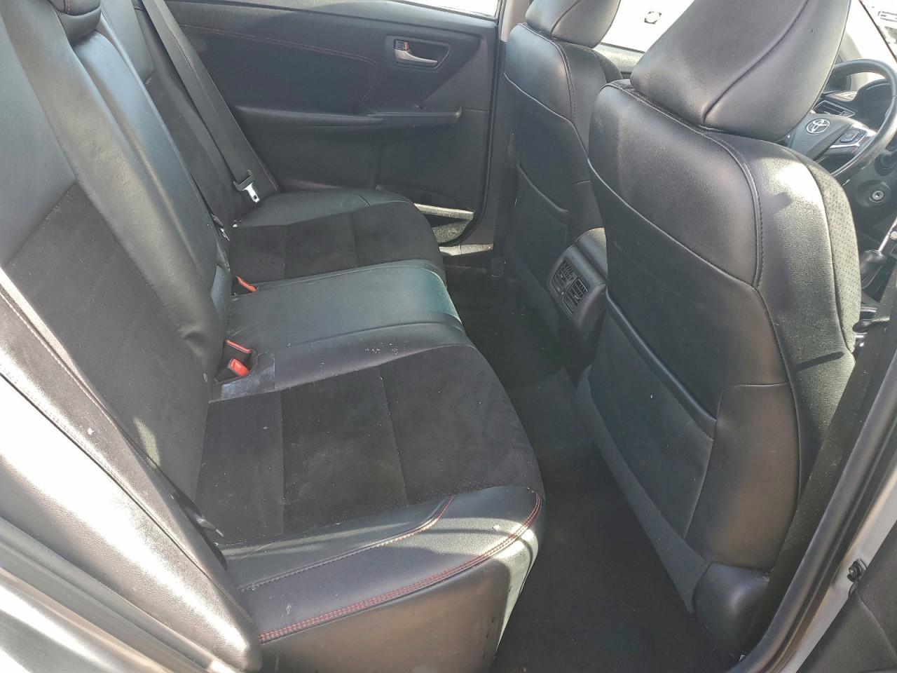 2015 Toyota Camry Le Серебряный vin: 4T1BF1FK5FU934545