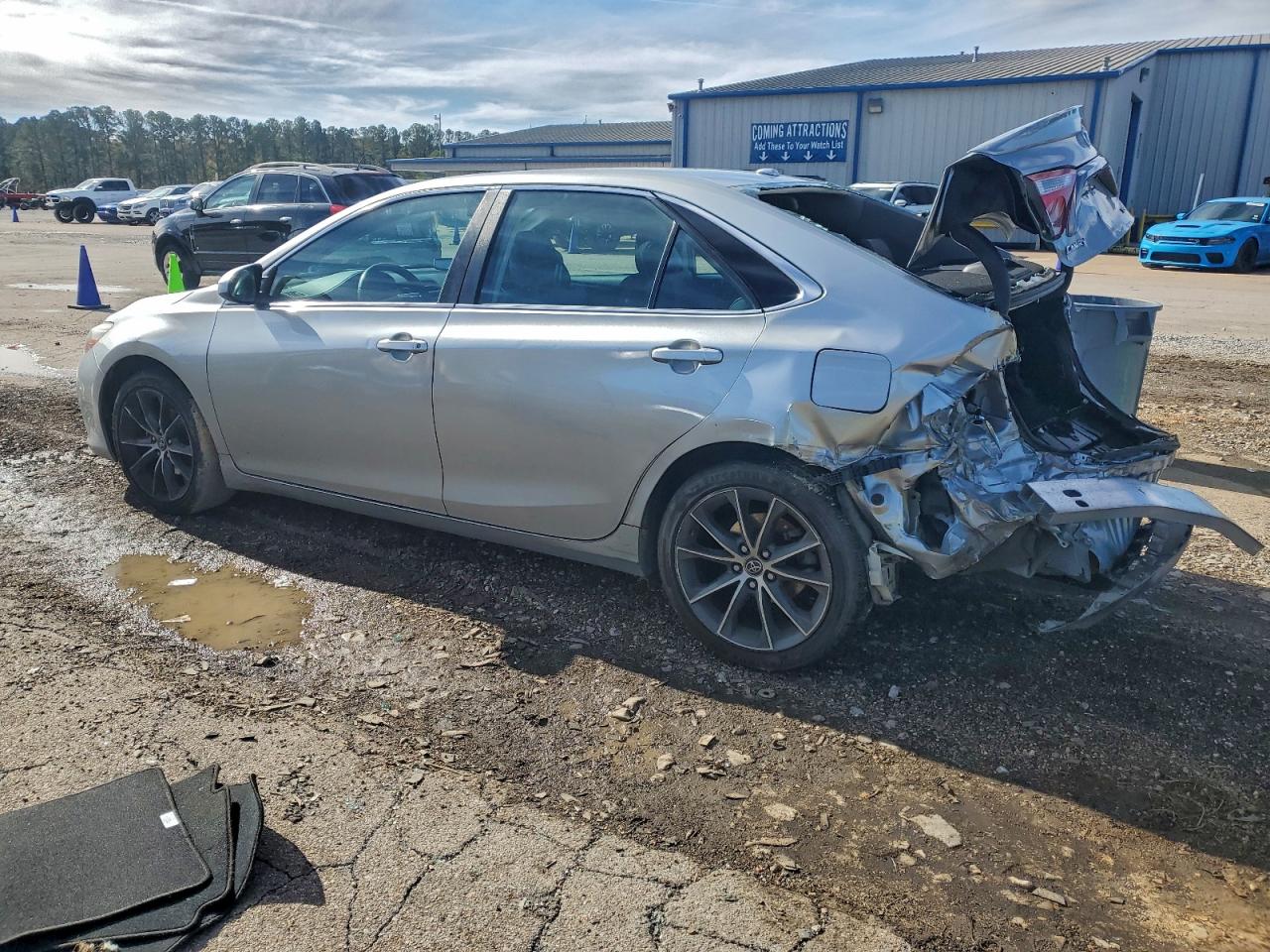 2015 Toyota Camry Le Серебряный vin: 4T1BF1FK5FU934545