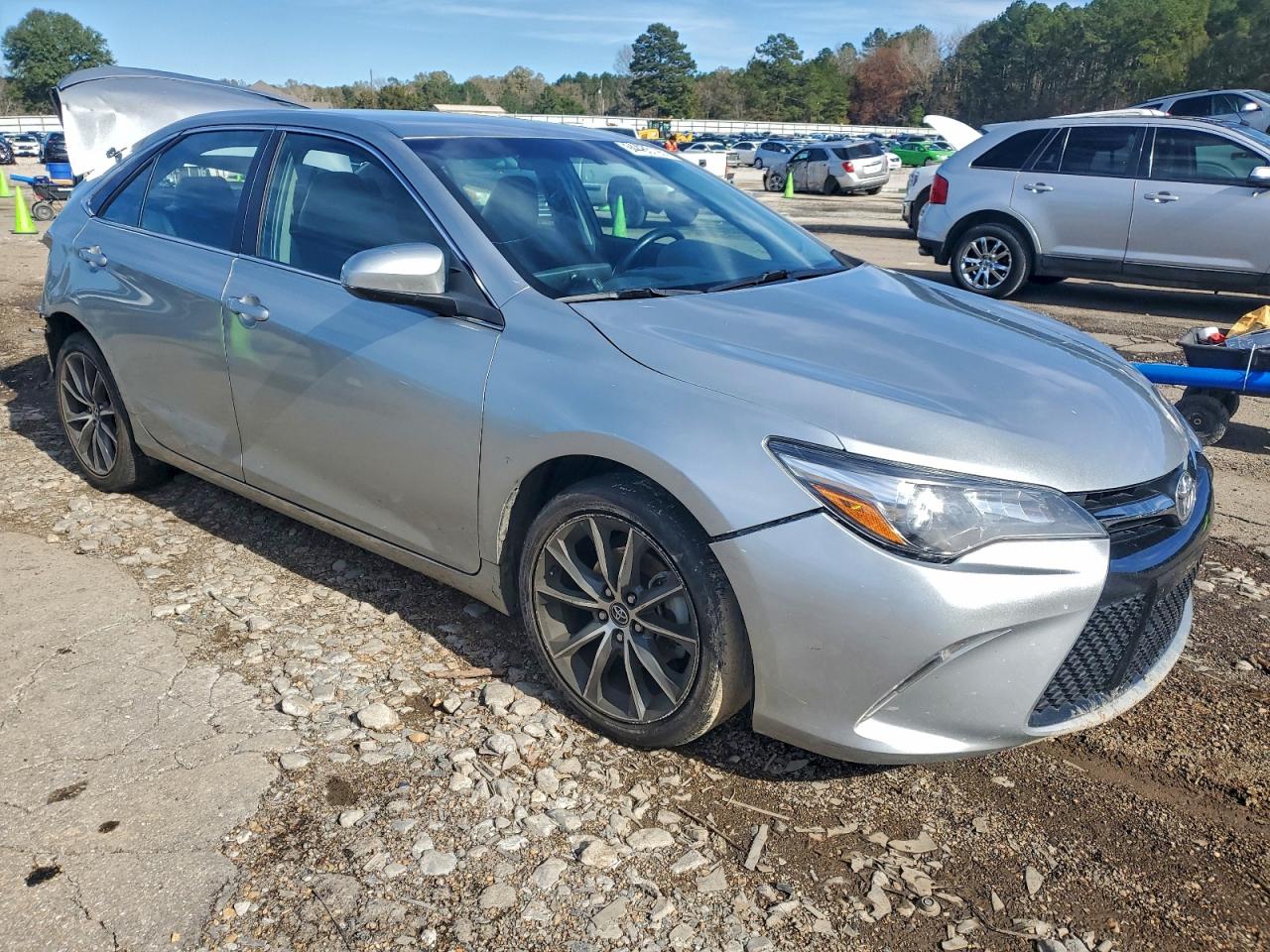 2015 Toyota Camry Le Серебряный vin: 4T1BF1FK5FU934545