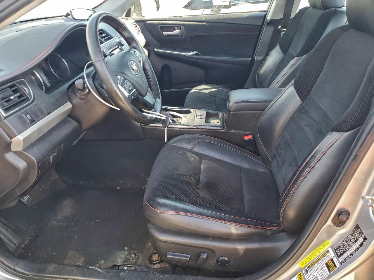 2015 Toyota Camry Le Серебряный vin: 4T1BF1FK5FU934545