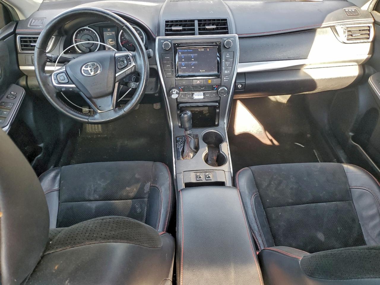 2015 Toyota Camry Le Серебряный vin: 4T1BF1FK5FU934545