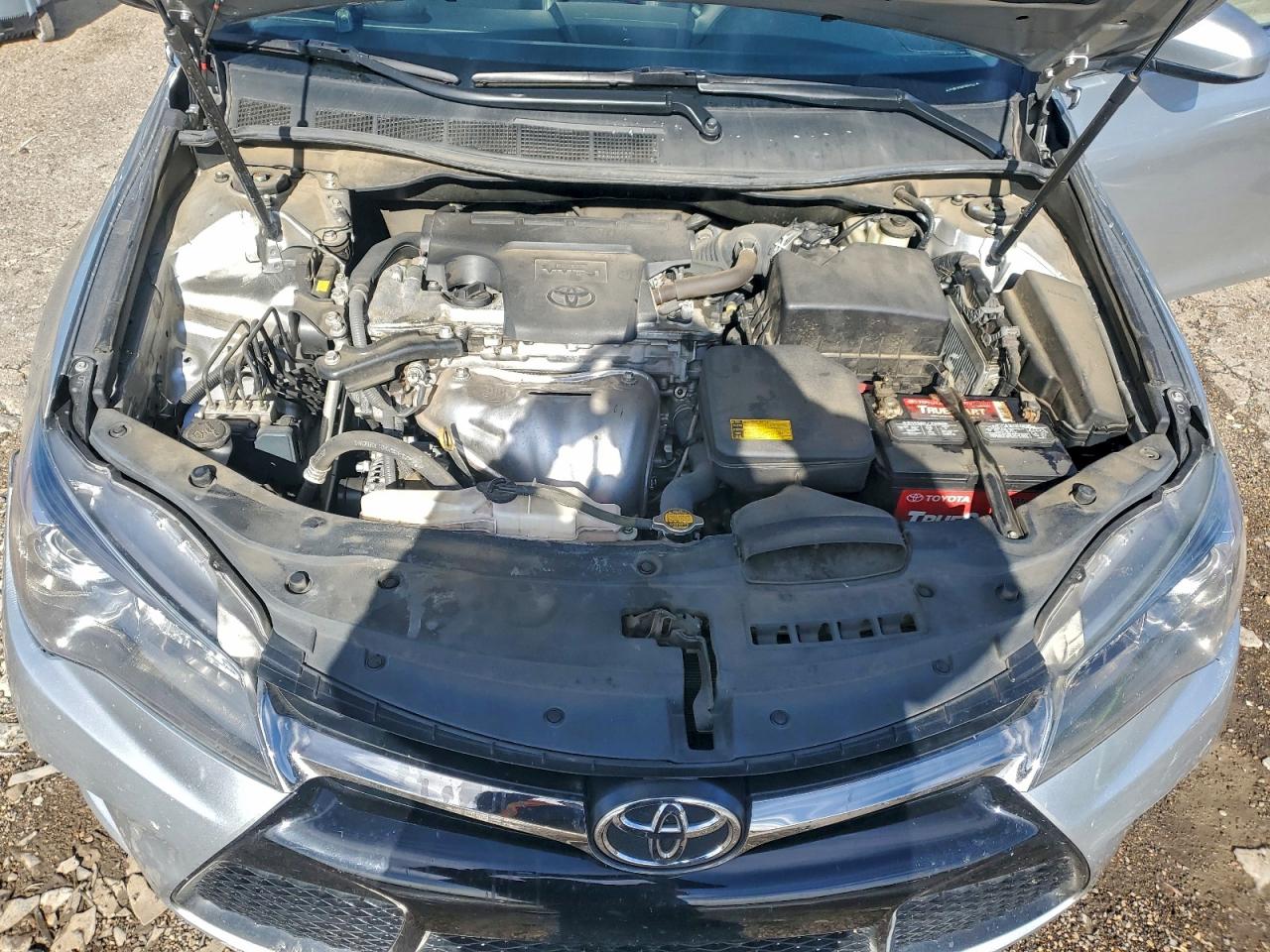 2015 Toyota Camry Le Серебряный vin: 4T1BF1FK5FU934545