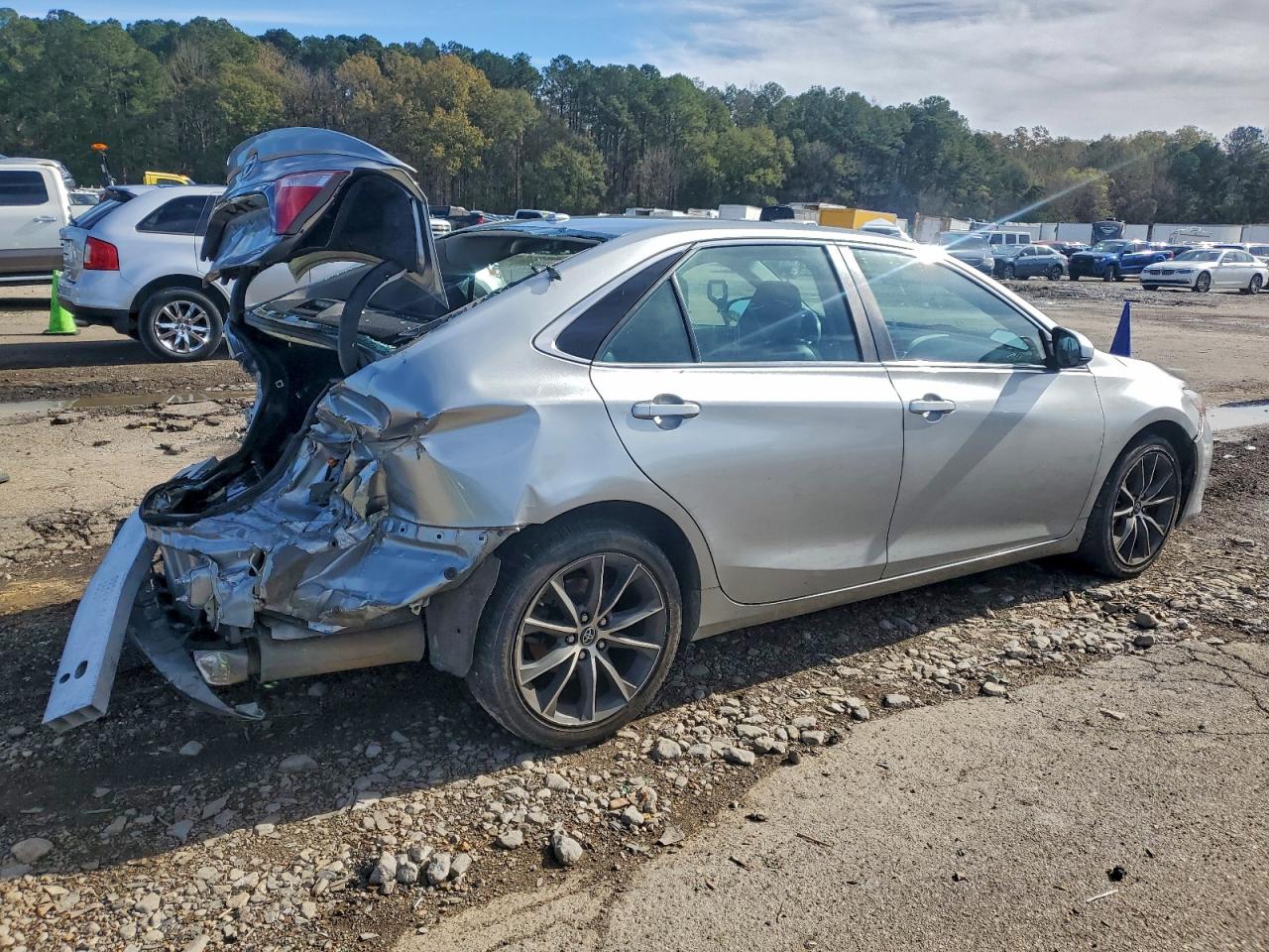 2015 Toyota Camry Le Серебряный vin: 4T1BF1FK5FU934545