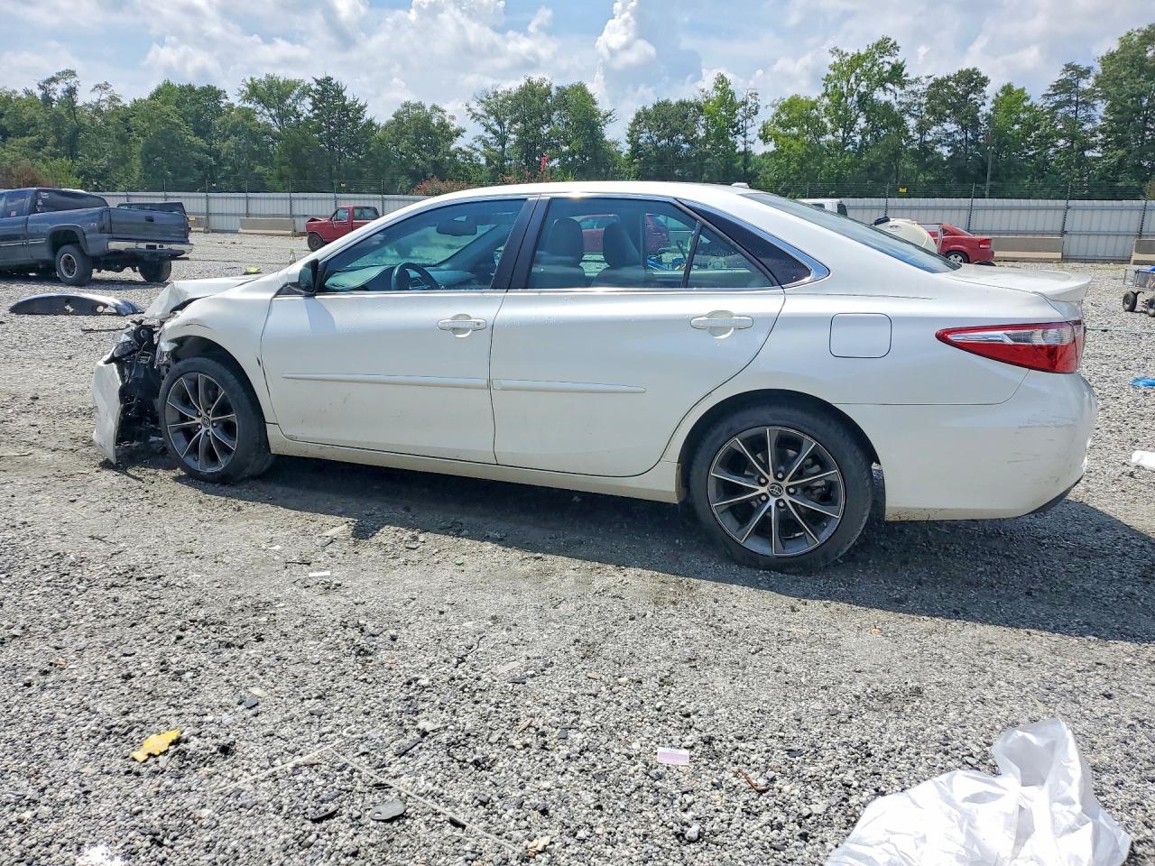 2015 Toyota Camry Xse White vin: 4T1BF1FK5FU937770