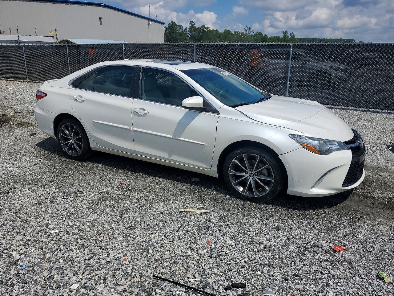 2015 Toyota Camry Xse White vin: 4T1BF1FK5FU937770