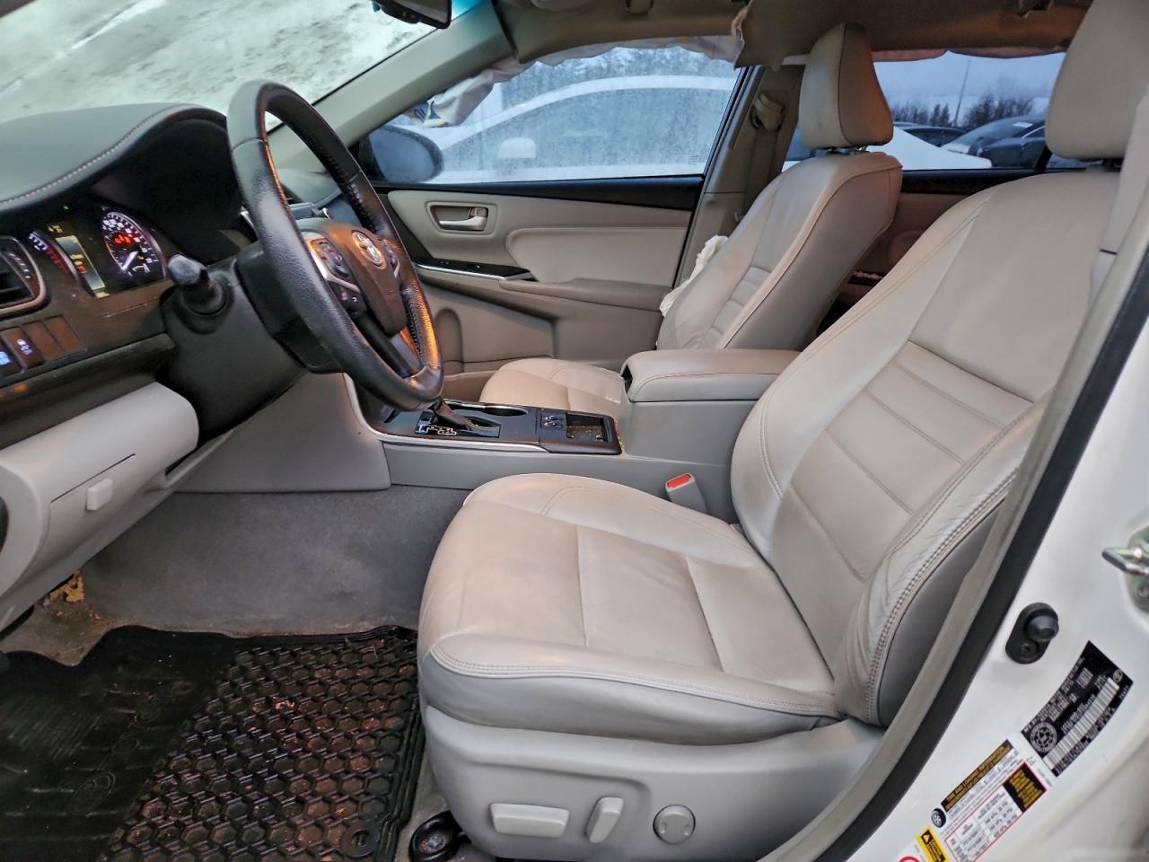 2015 Toyota Camry Le White vin: 4T1BF1FK5FU984510