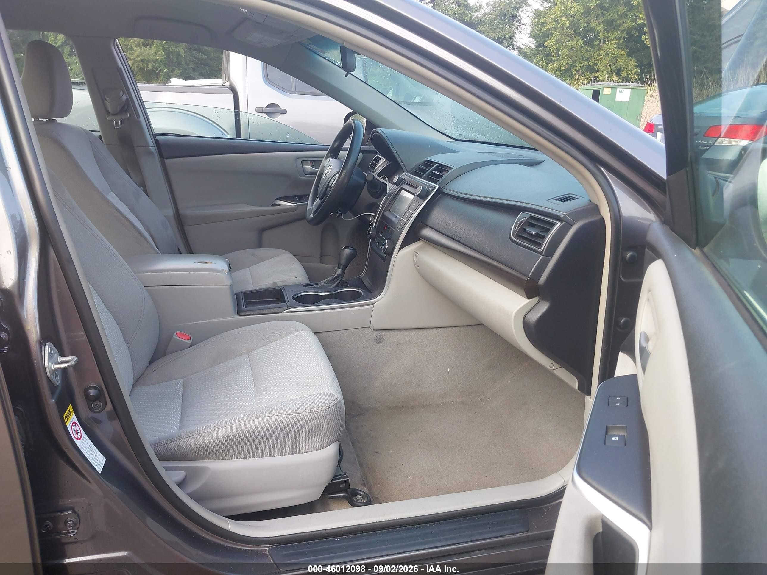 2015 Toyota Camry Le Gray vin: 4T1BF1FK5FU985513
