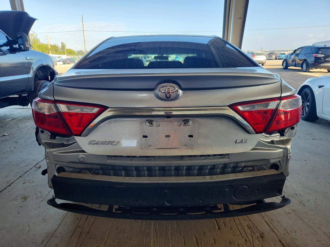 2016 Toyota Camry Le Silver vin: 4T1BF1FK5GU225583