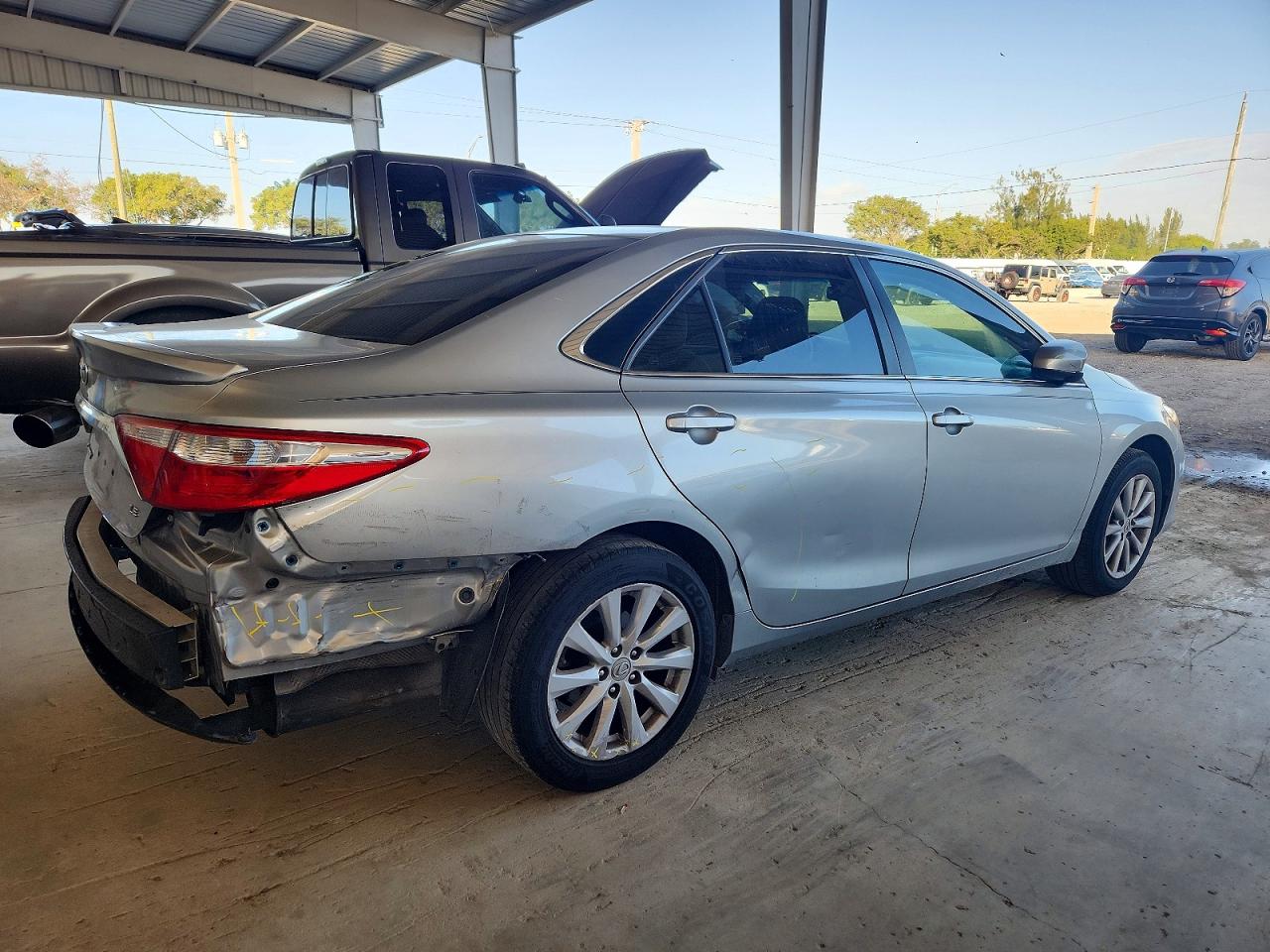 2016 Toyota Camry Le Silver vin: 4T1BF1FK5GU225583
