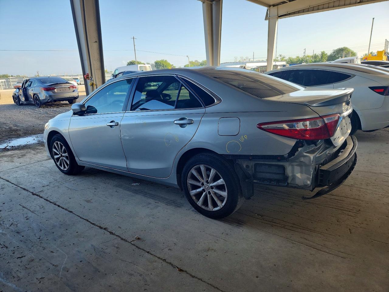 2016 Toyota Camry Le Silver vin: 4T1BF1FK5GU225583
