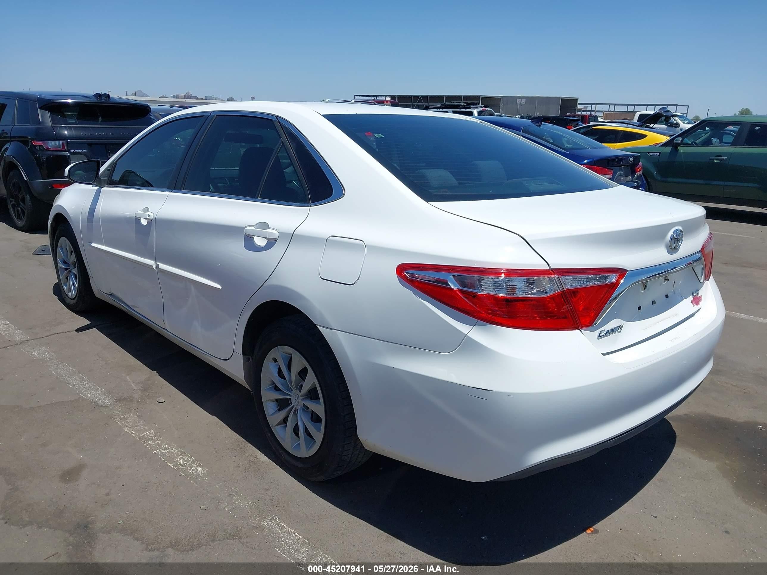2017 Toyota Camry Le Белый vin: 4T1BF1FK5HU384167