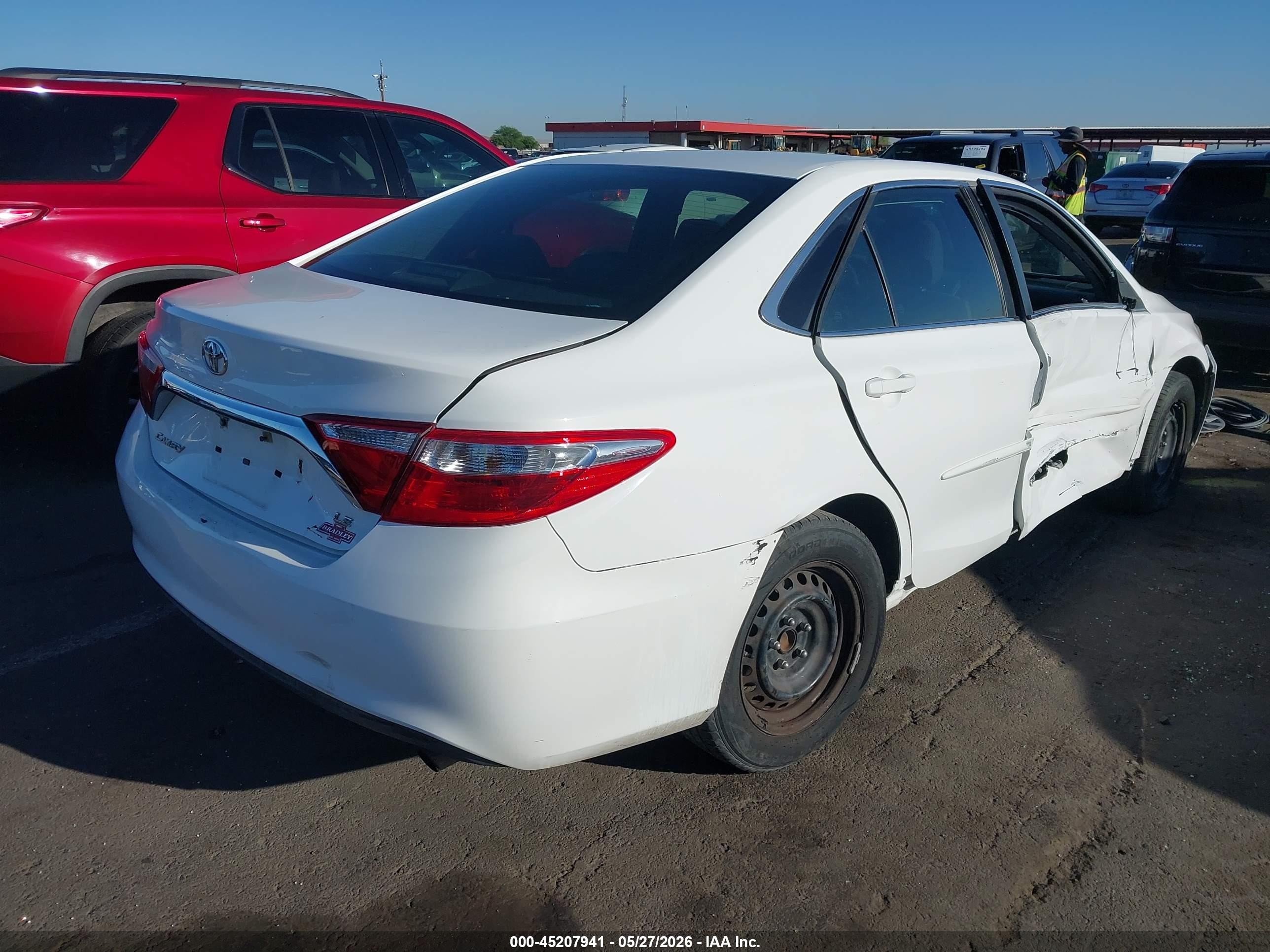 2017 Toyota Camry Le Белый vin: 4T1BF1FK5HU384167