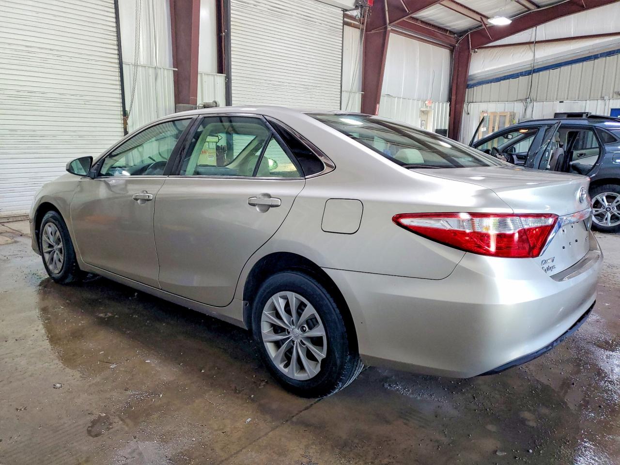 2017 Toyota Camry Le Gold vin: 4T1BF1FK5HU435912