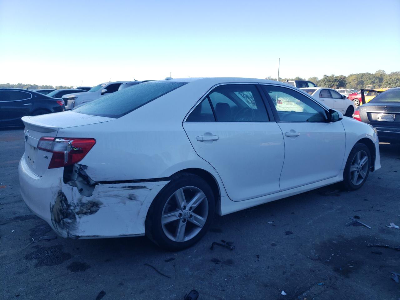 2012 Toyota Camry Base Белый vin: 4T1BF1FK6CU123137
