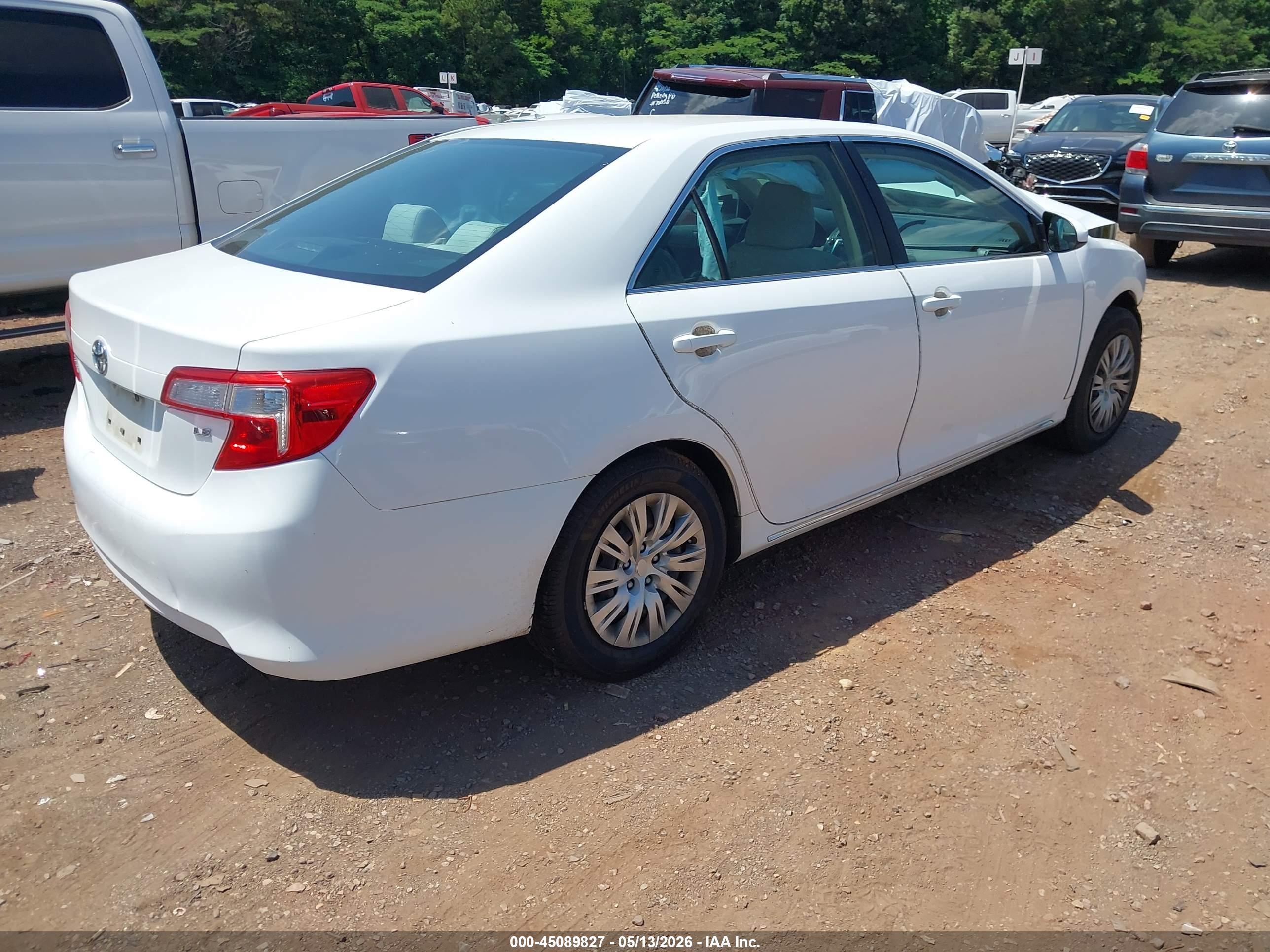 2012 Toyota Camry Le White vin: 4T1BF1FK6CU180731