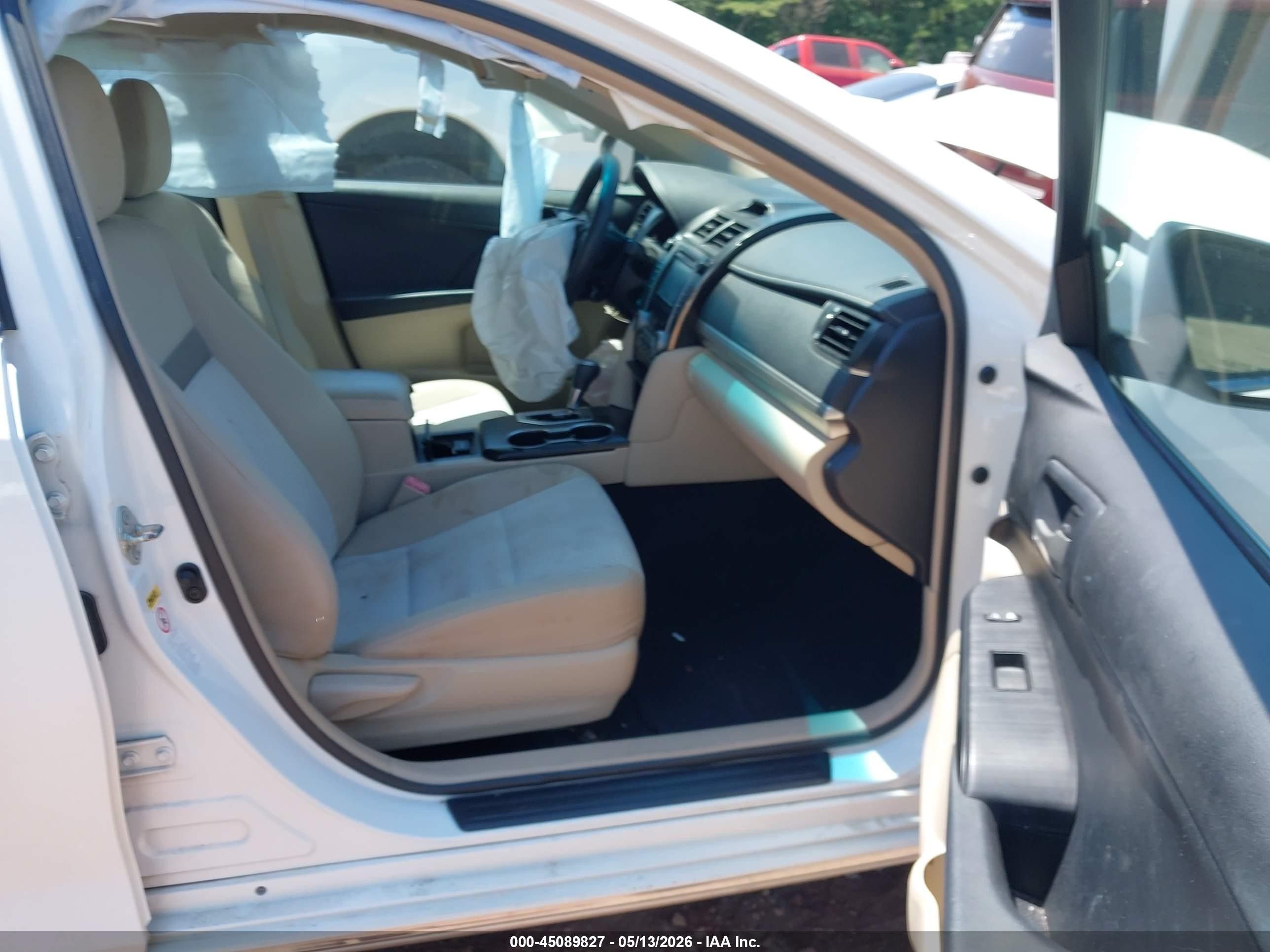2012 Toyota Camry Le White vin: 4T1BF1FK6CU180731