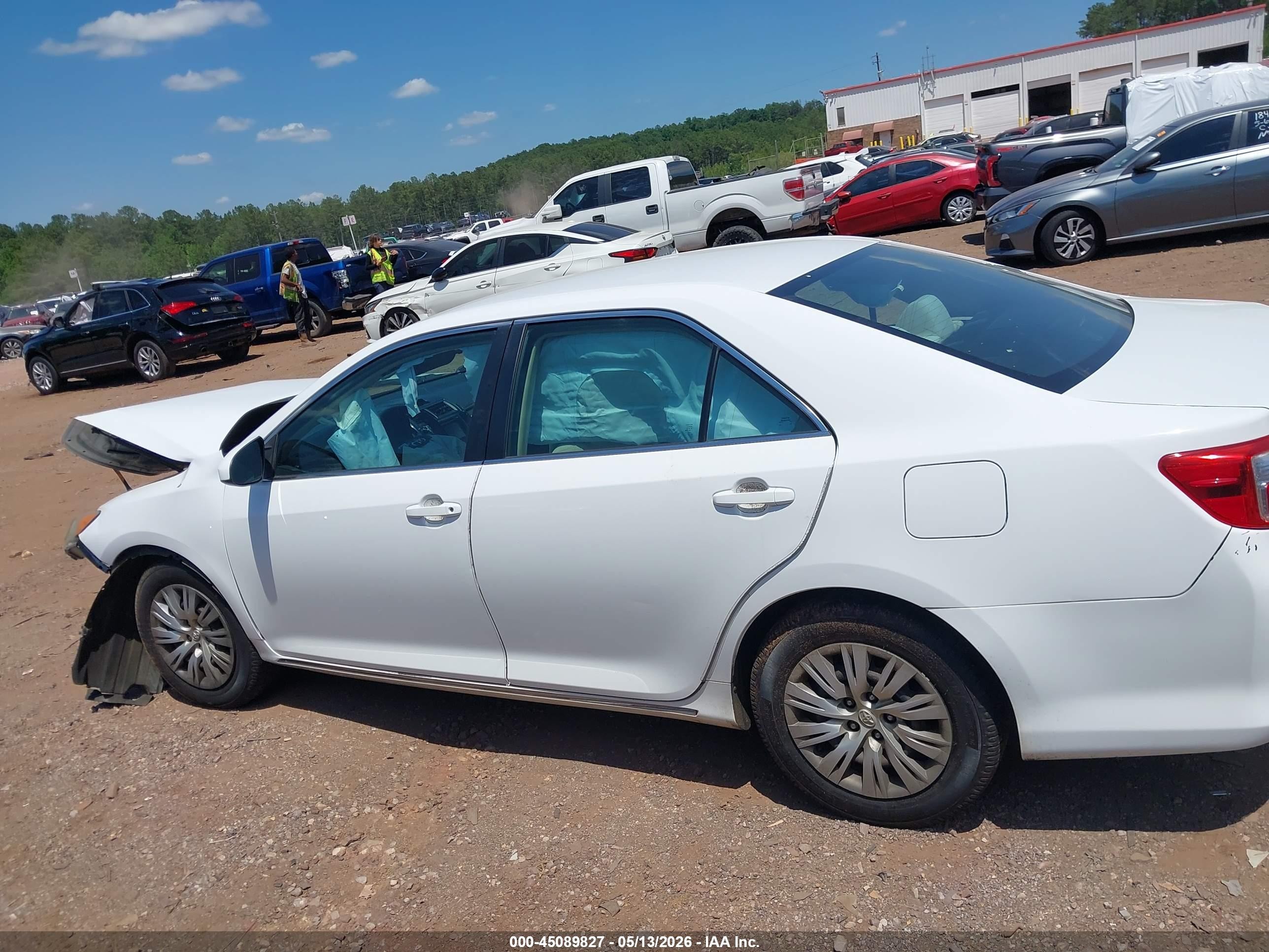 2012 Toyota Camry Le White vin: 4T1BF1FK6CU180731