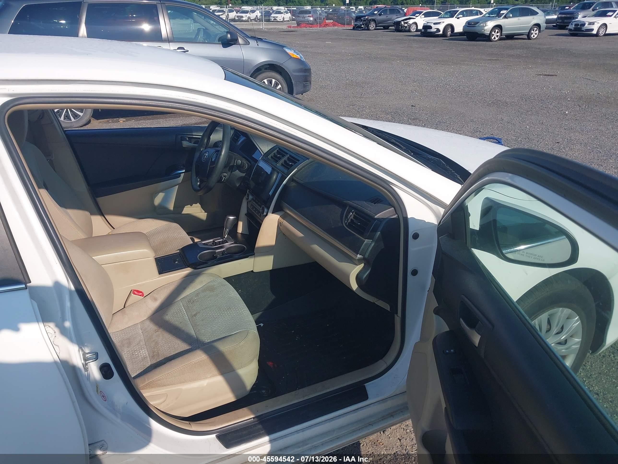 2012 Toyota Camry Le White vin: 4T1BF1FK6CU546168