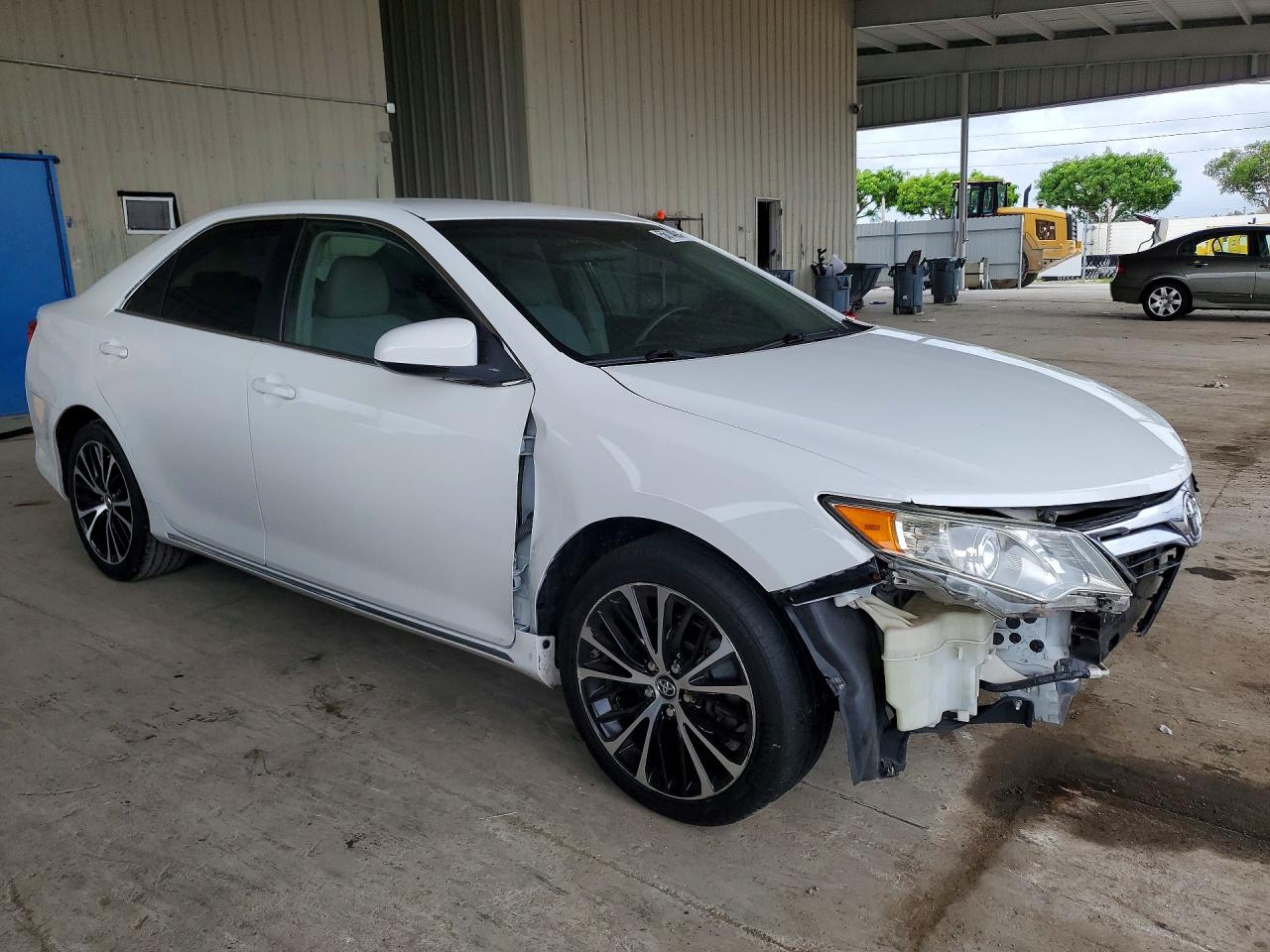 2012 Toyota Camry Le White vin: 4T1BF1FK6CU550057