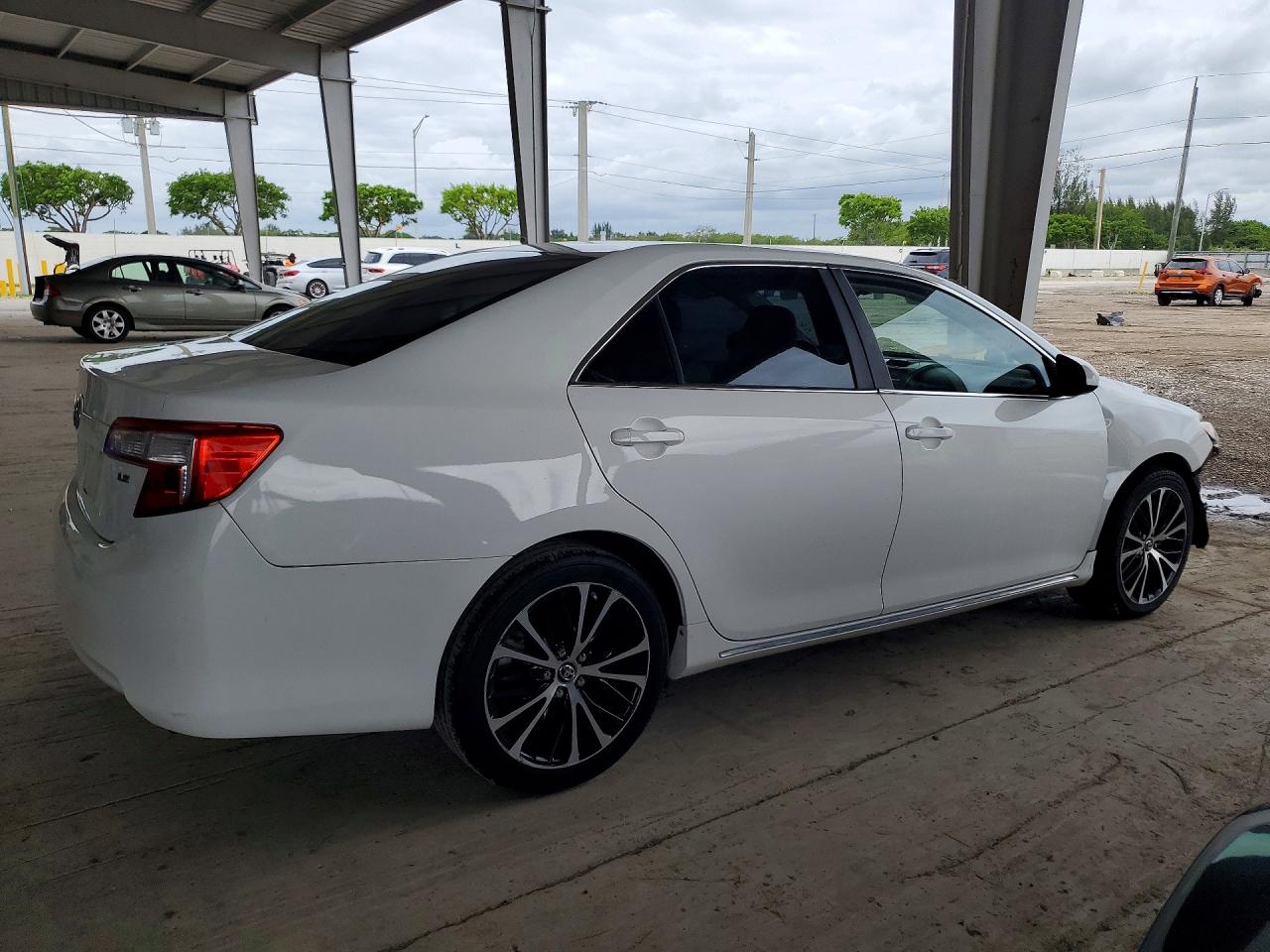 2012 Toyota Camry Le White vin: 4T1BF1FK6CU550057