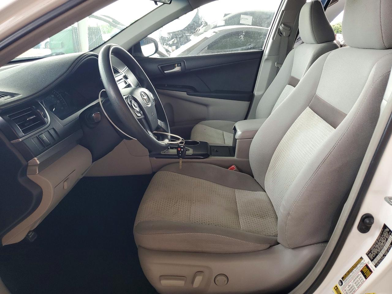 2012 Toyota Camry Le White vin: 4T1BF1FK6CU550057