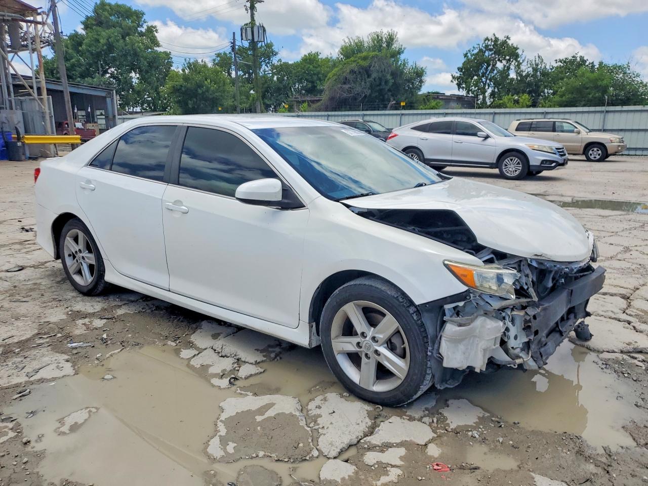 2013 Toyota Camry White vin: 4T1BF1FK6DU225331
