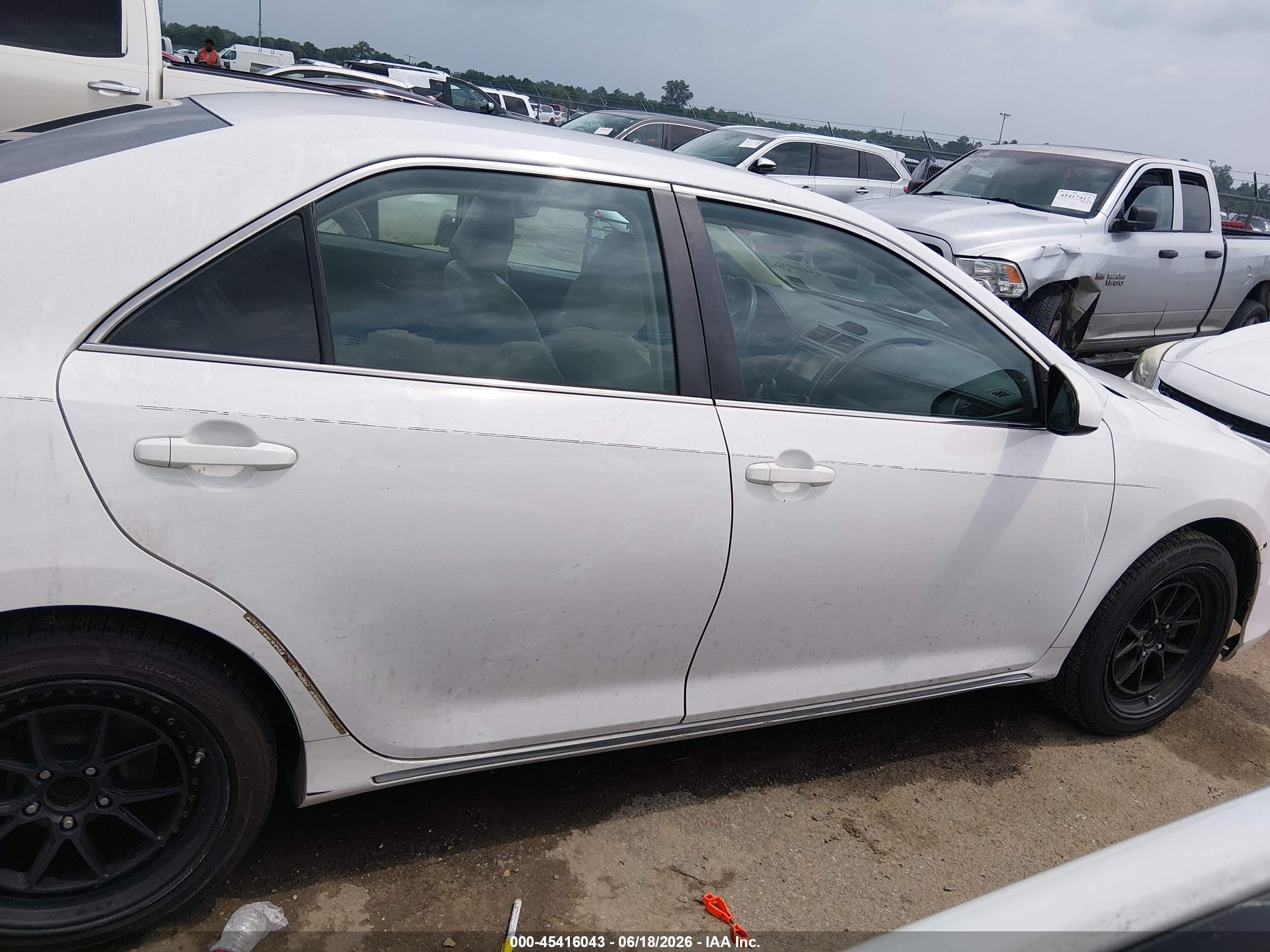 2013 Toyota Camry Le White vin: 4T1BF1FK6DU238466