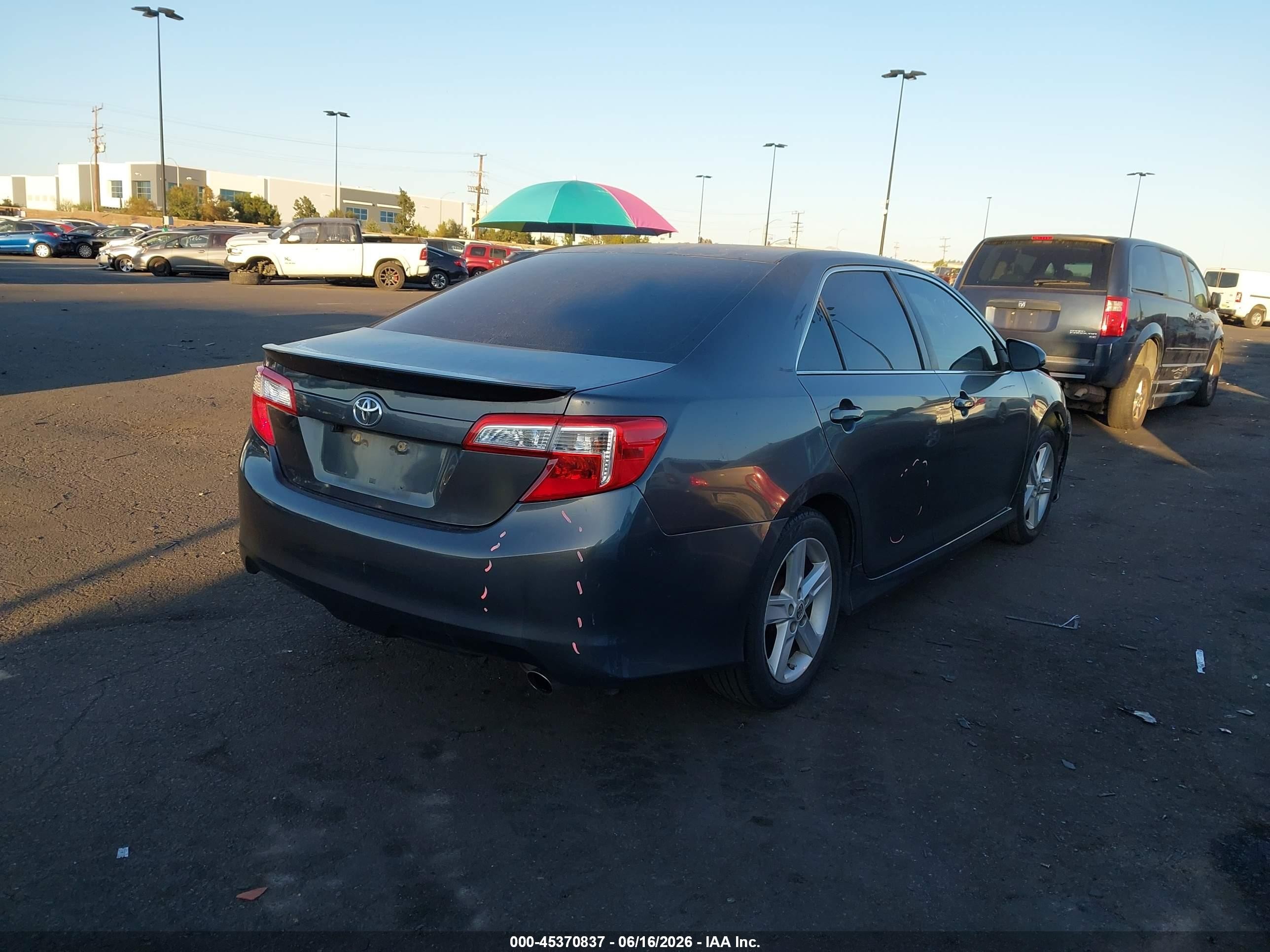 2013 Toyota Camry Se Серый vin: 4T1BF1FK6DU244106