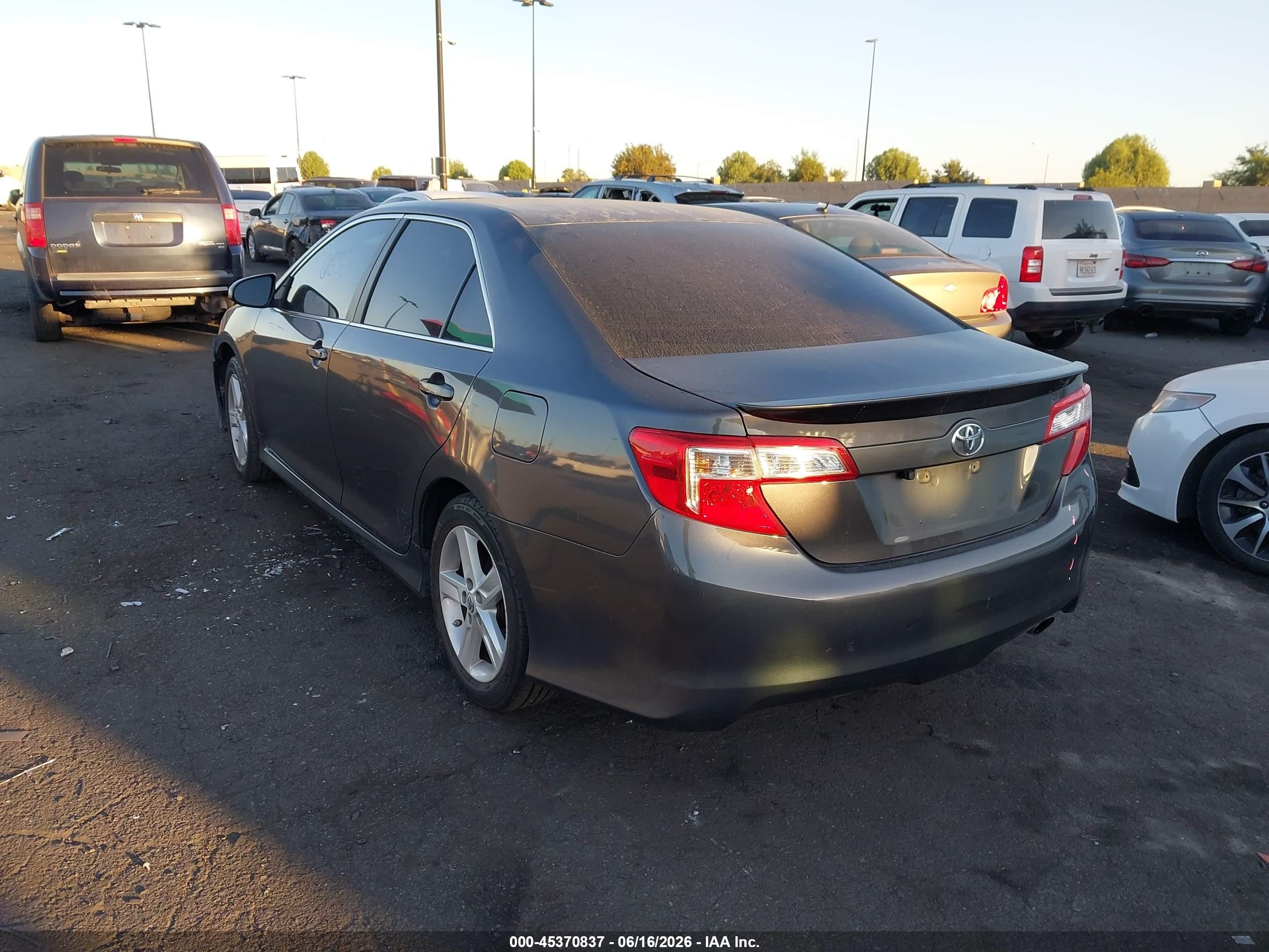 2013 Toyota Camry Se Серый vin: 4T1BF1FK6DU244106