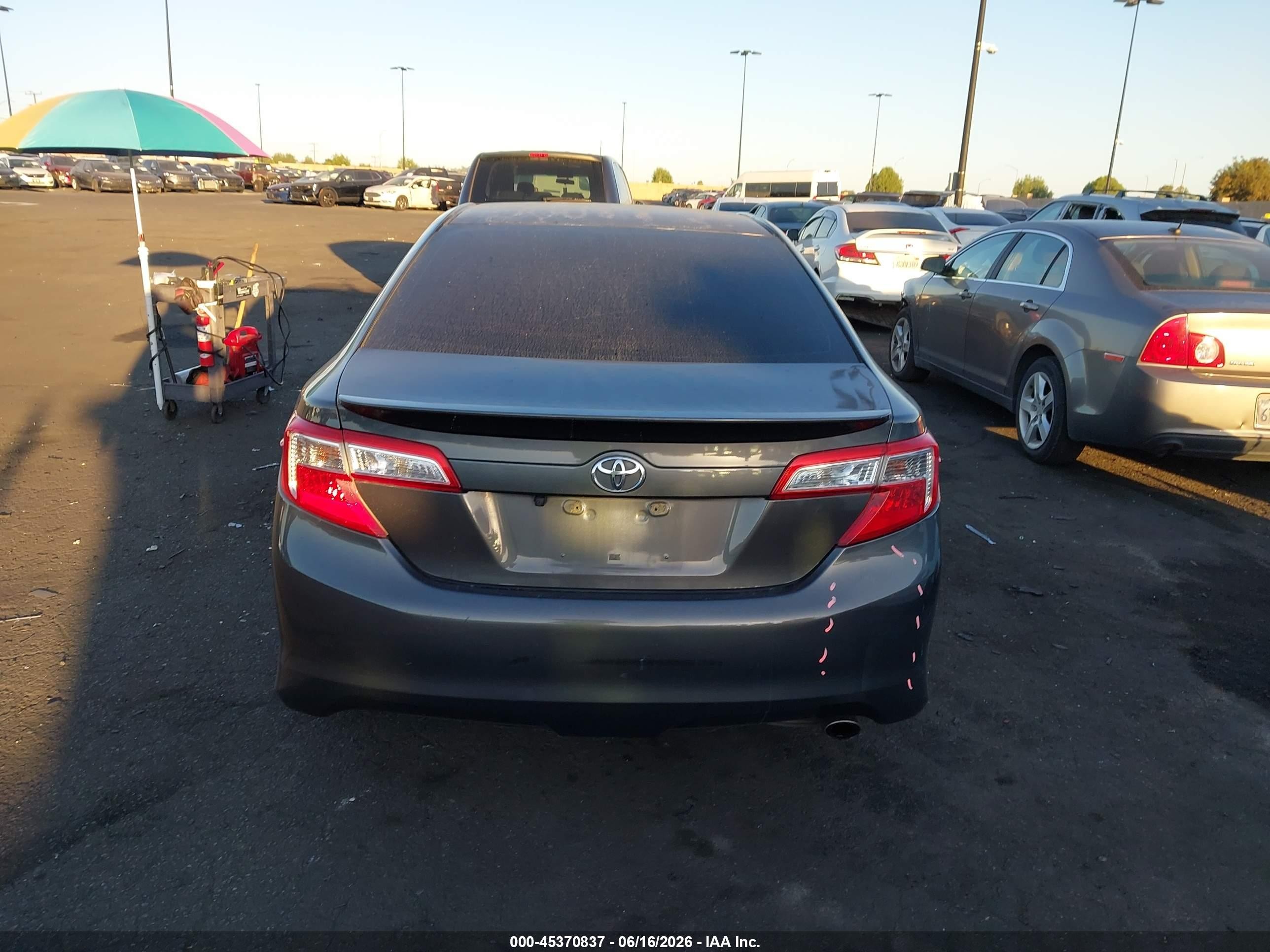 2013 Toyota Camry Se Серый vin: 4T1BF1FK6DU244106