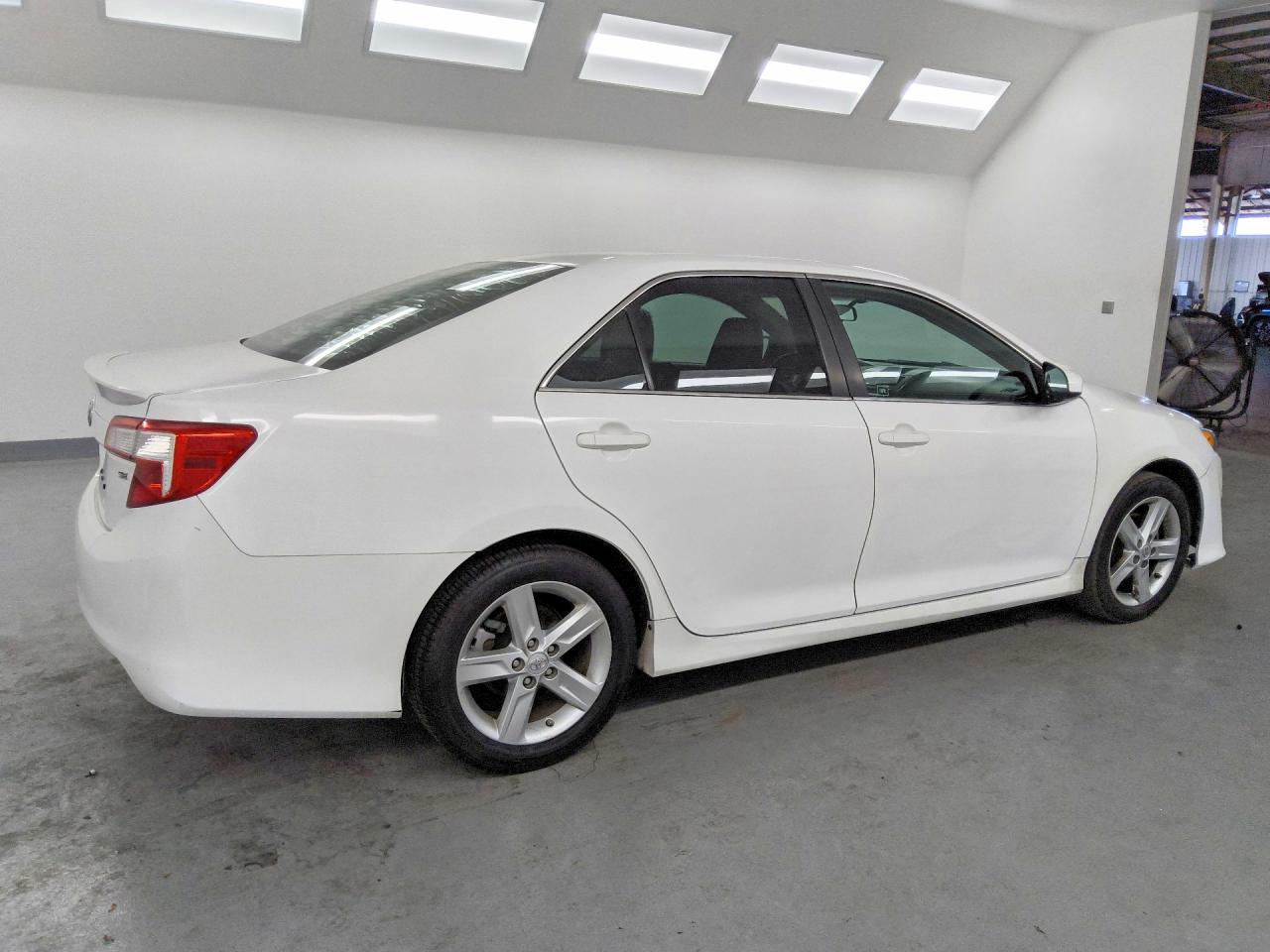 2013 Toyota Camry Se White vin: 4T1BF1FK6DU245448