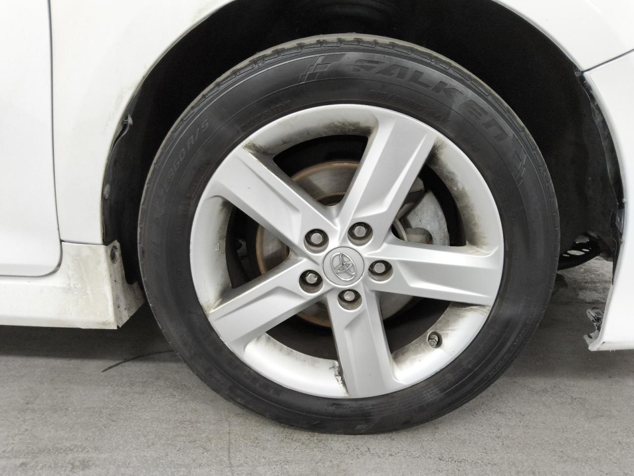 2013 Toyota Camry Se White vin: 4T1BF1FK6DU245448 Damage: Right Front Wheel, Curb Rash, 4 To 5 Inches