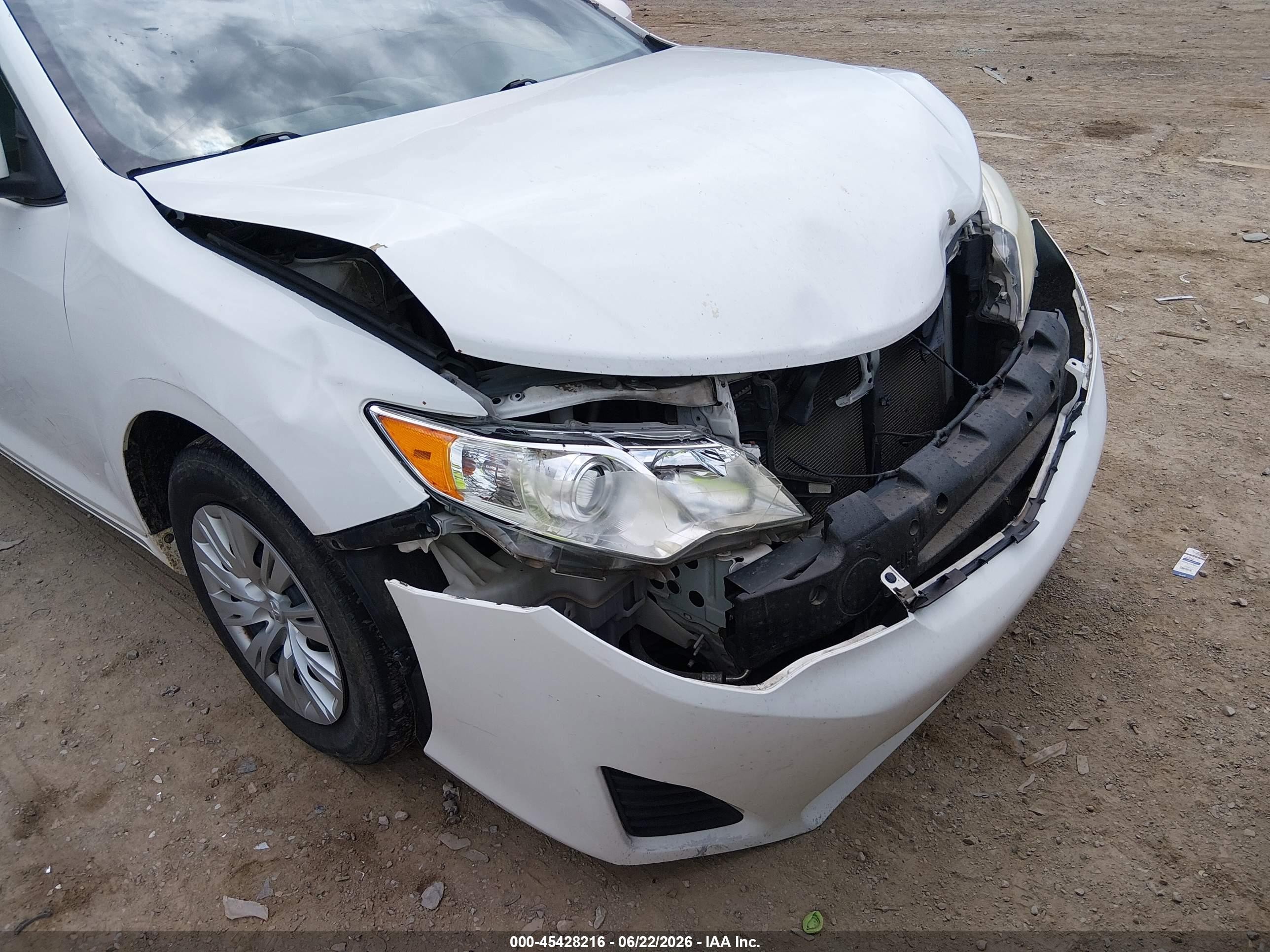 2013 Toyota Camry Le White vin: 4T1BF1FK6DU254487