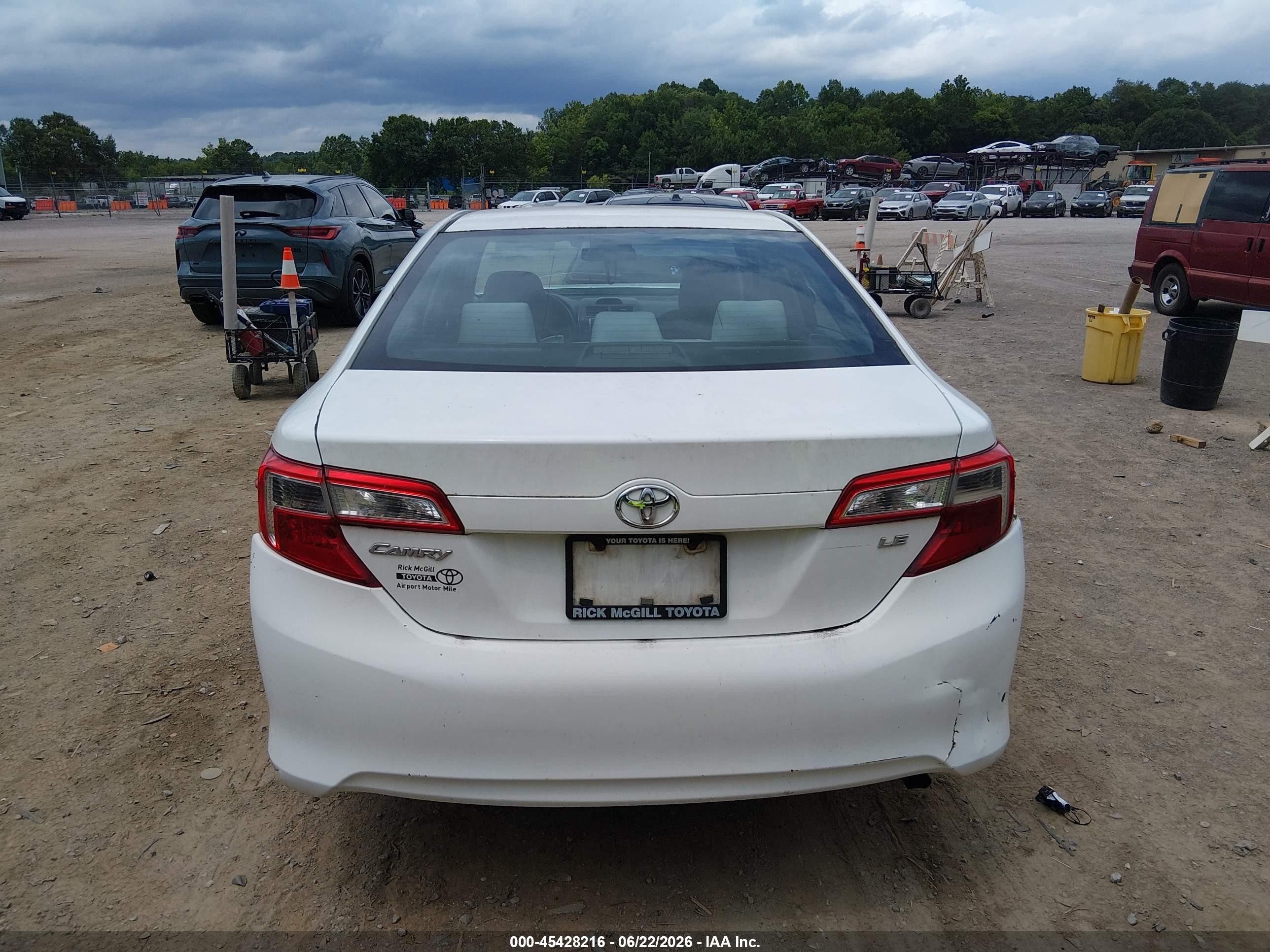 2013 Toyota Camry Le White vin: 4T1BF1FK6DU254487