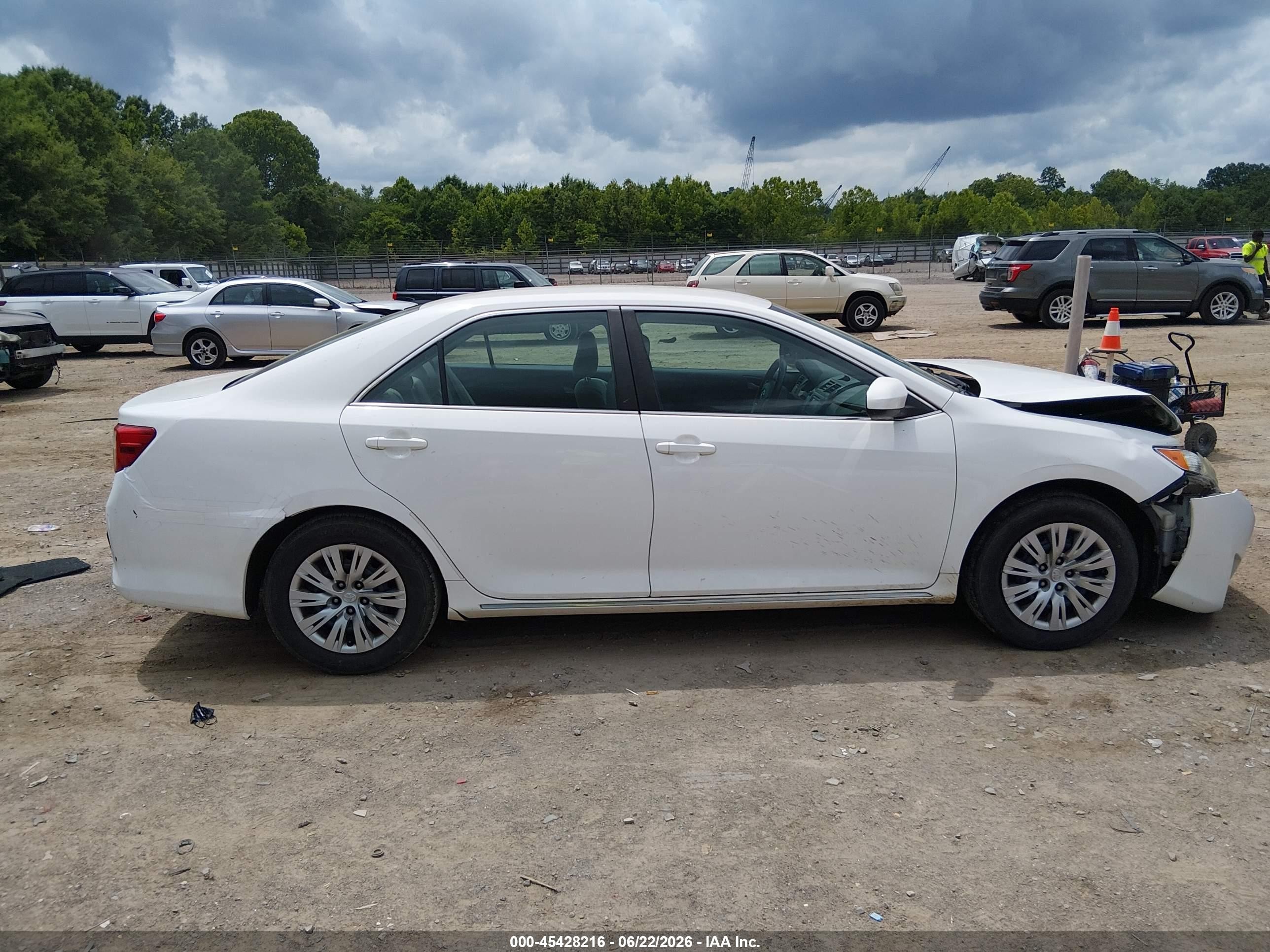2013 Toyota Camry Le White vin: 4T1BF1FK6DU254487