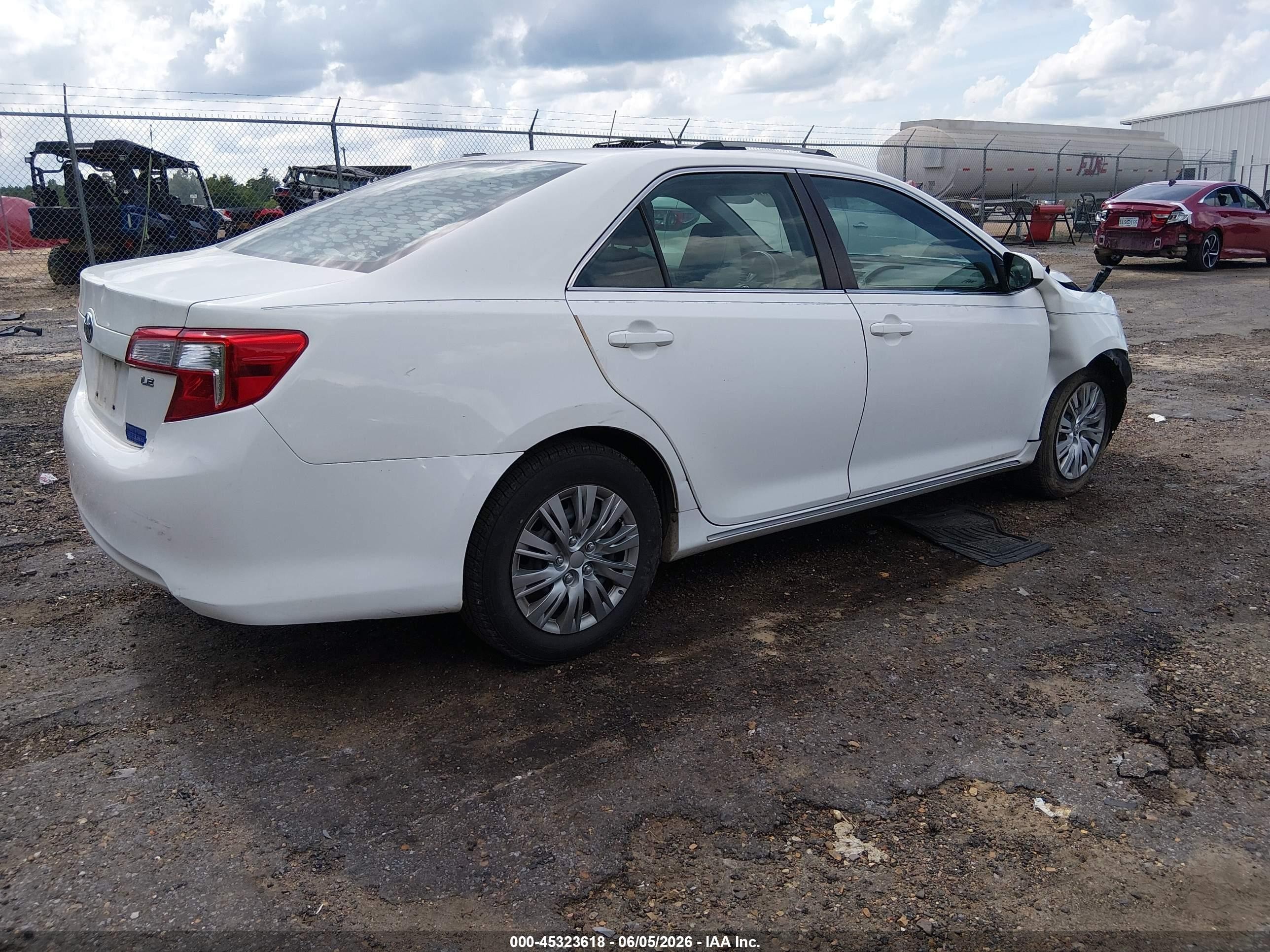 2013 Toyota Camry Le White vin: 4T1BF1FK6DU650080