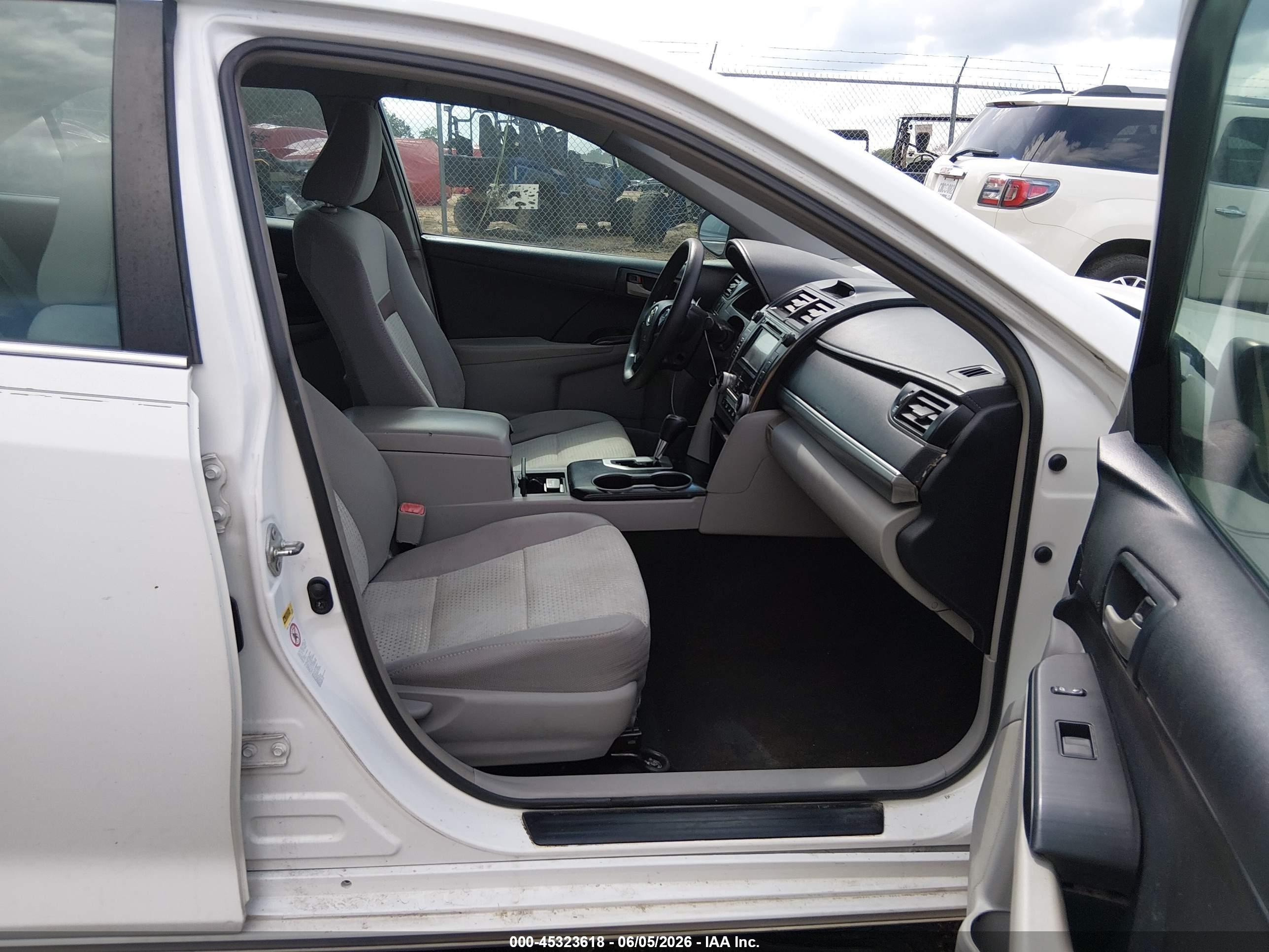 2013 Toyota Camry Le White vin: 4T1BF1FK6DU650080