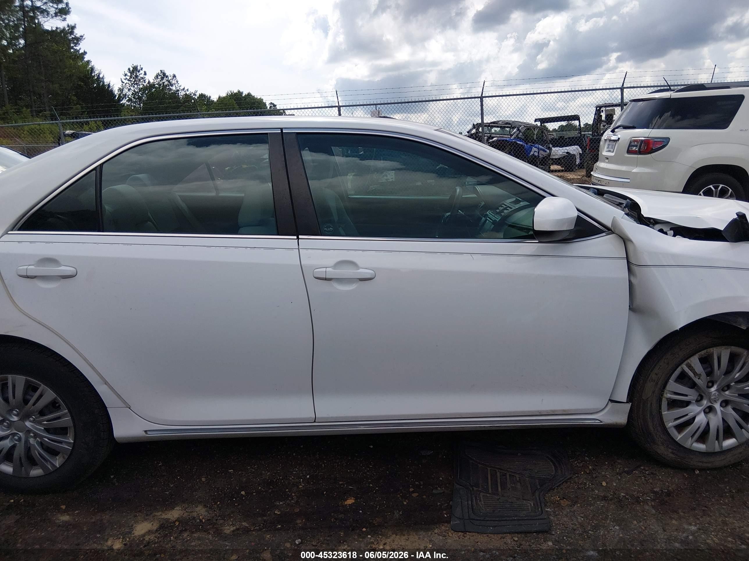 2013 Toyota Camry Le White vin: 4T1BF1FK6DU650080
