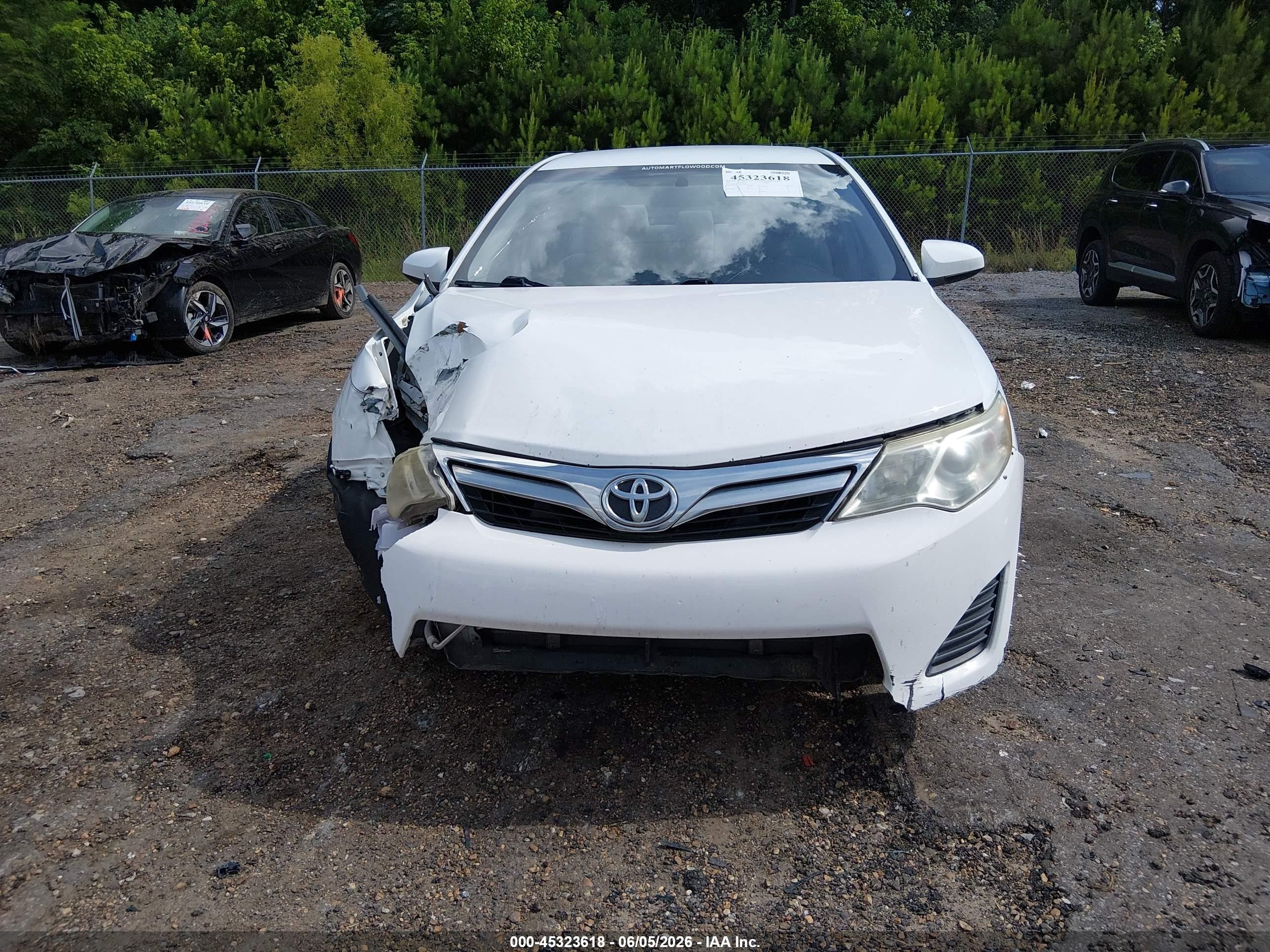2013 Toyota Camry Le White vin: 4T1BF1FK6DU650080