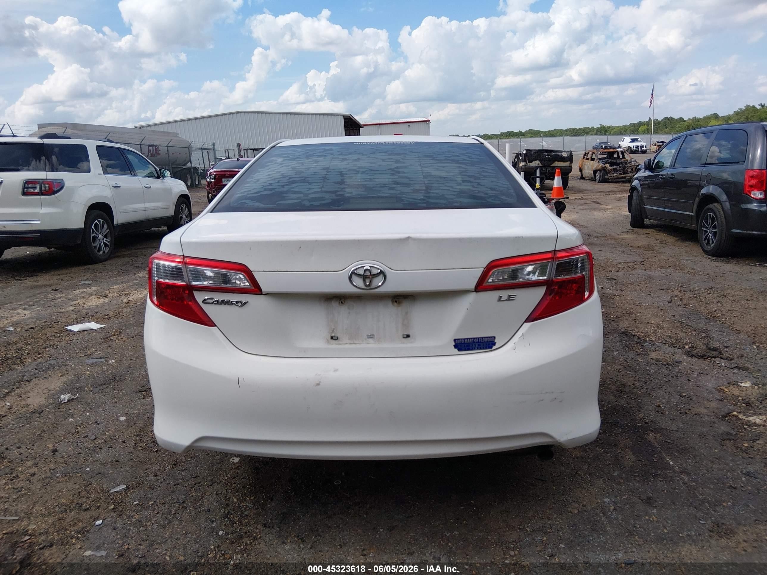 2013 Toyota Camry Le White vin: 4T1BF1FK6DU650080