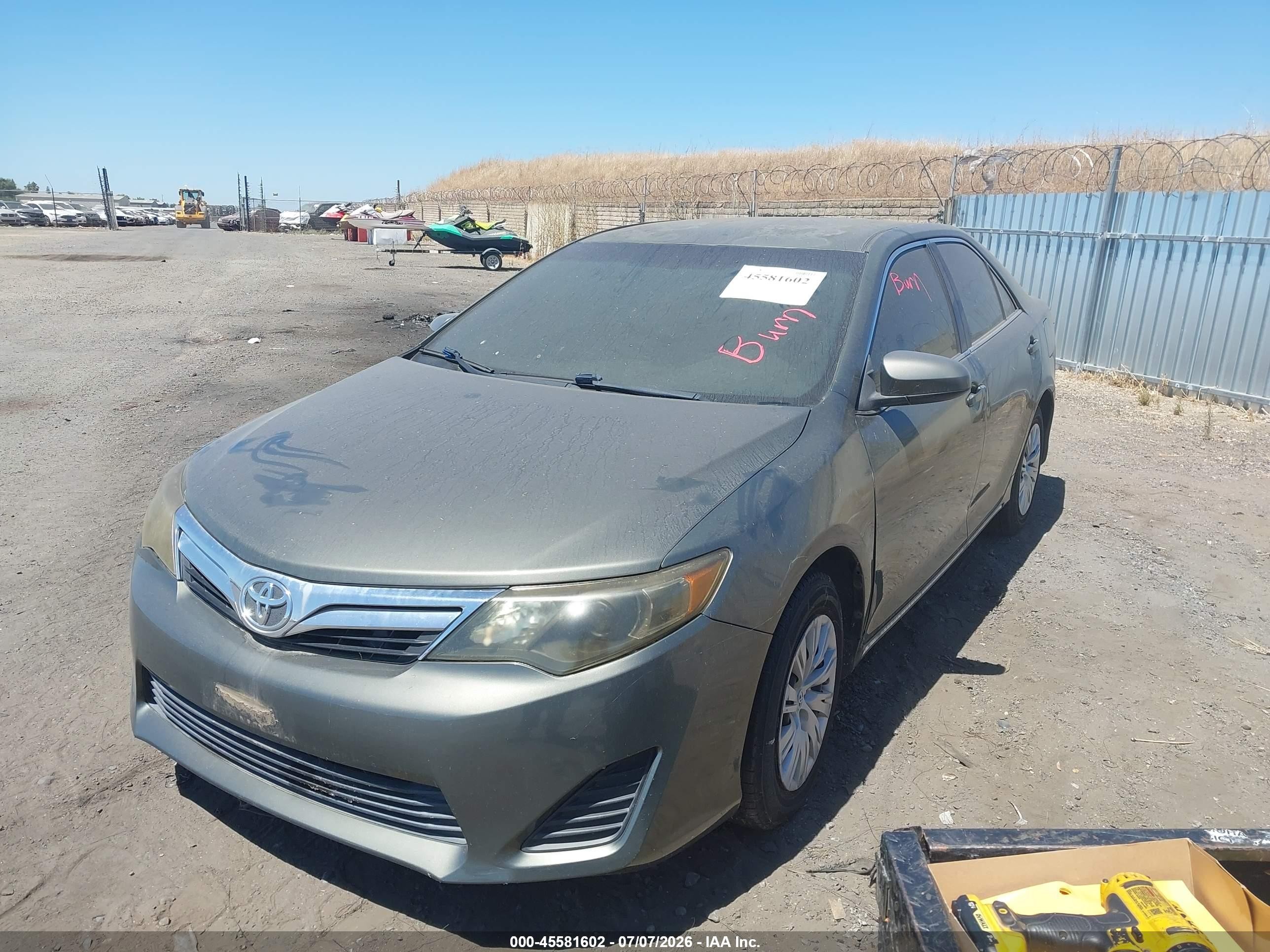 2013 Toyota Camry Le Gray vin: 4T1BF1FK6DU675822