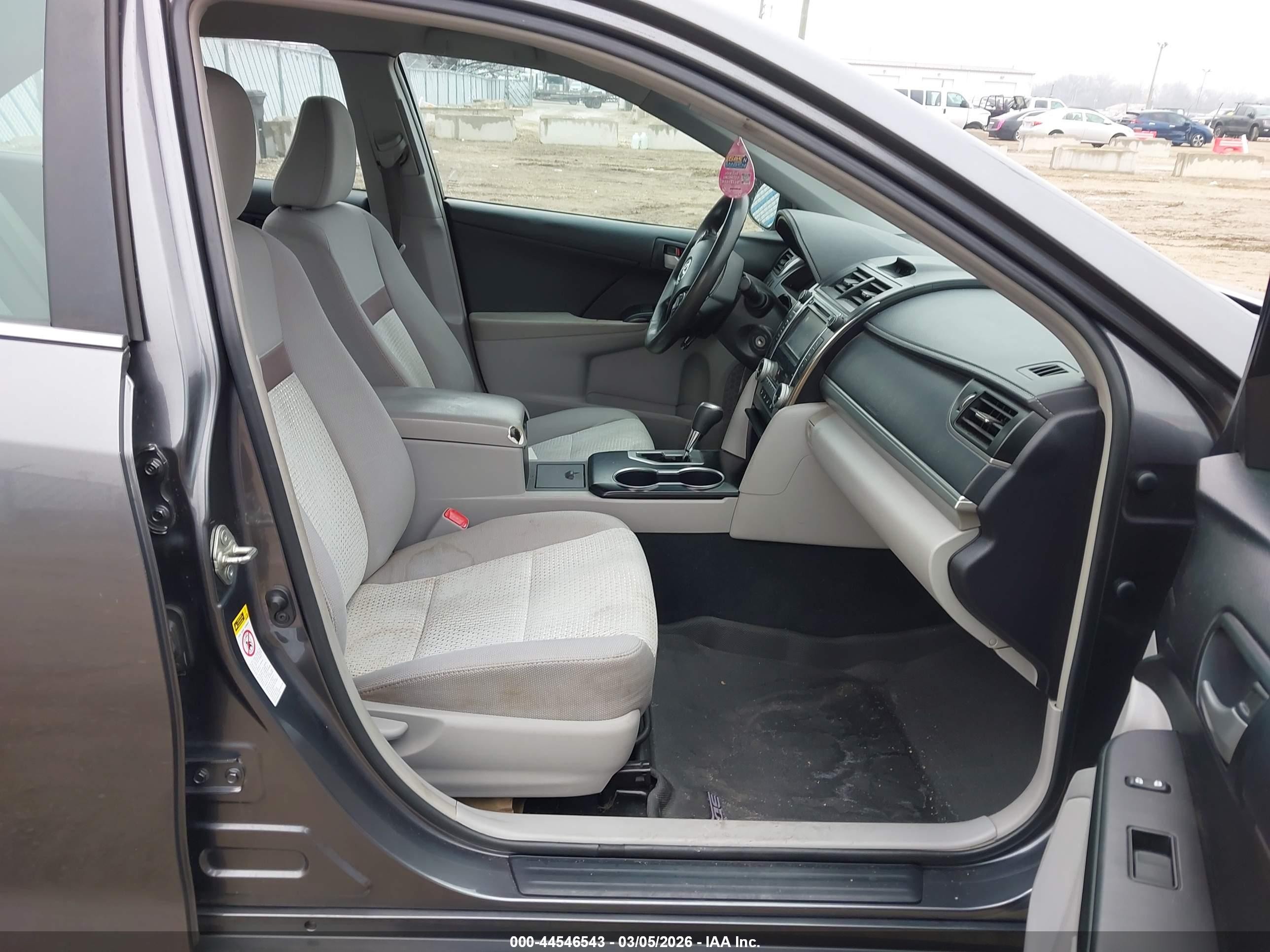 2014 Toyota Camry Le Серебряный vin: 4T1BF1FK6EU309568