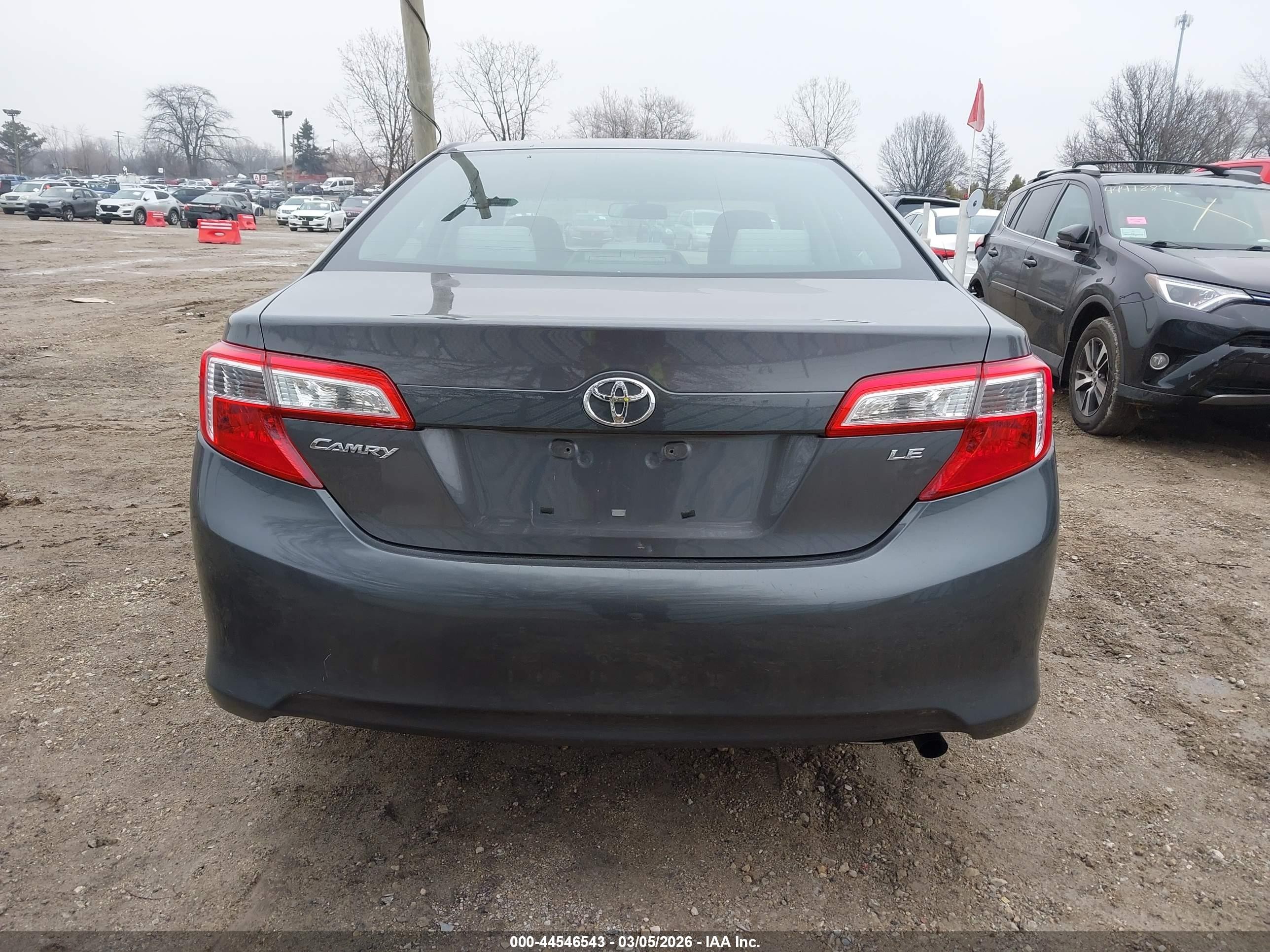 2014 Toyota Camry Le Серебряный vin: 4T1BF1FK6EU309568