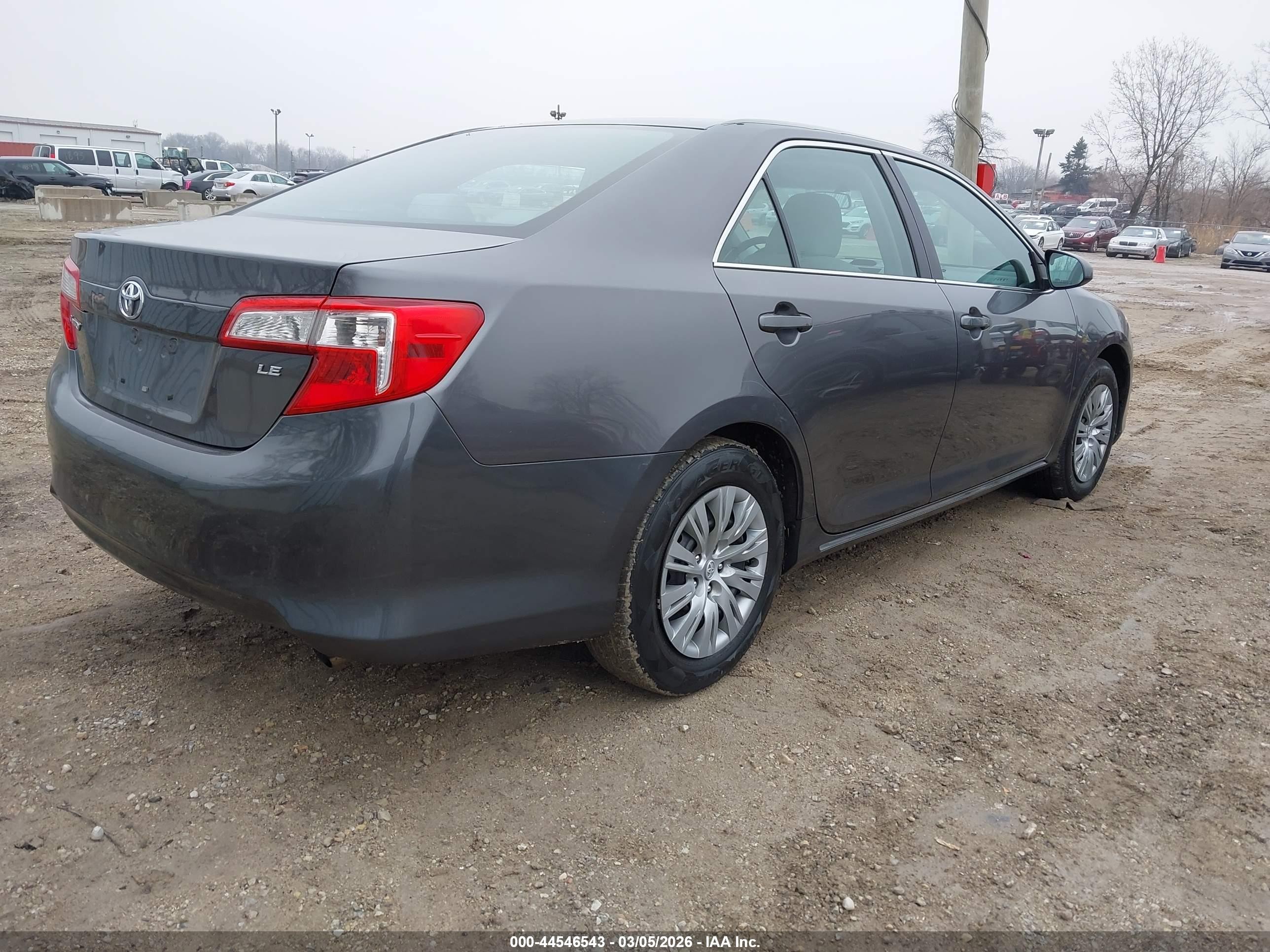 2014 Toyota Camry Le Серебряный vin: 4T1BF1FK6EU309568