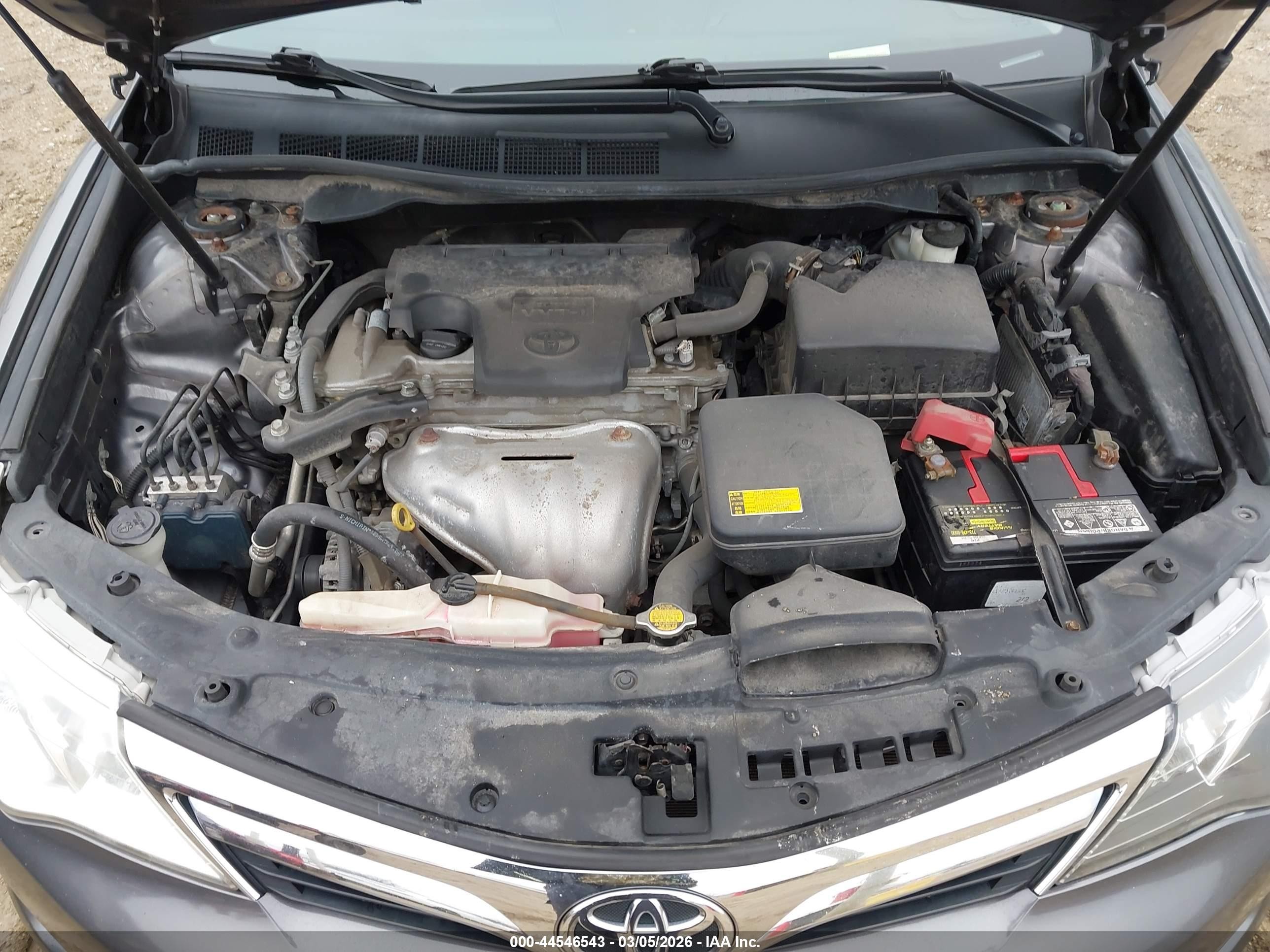 2014 Toyota Camry Le Серебряный vin: 4T1BF1FK6EU309568