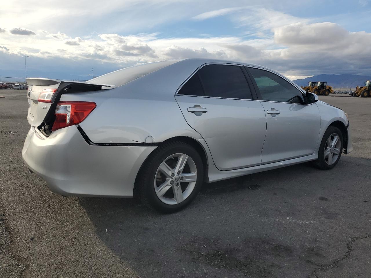 2014 Toyota Camry L Silver vin: 4T1BF1FK6EU325902